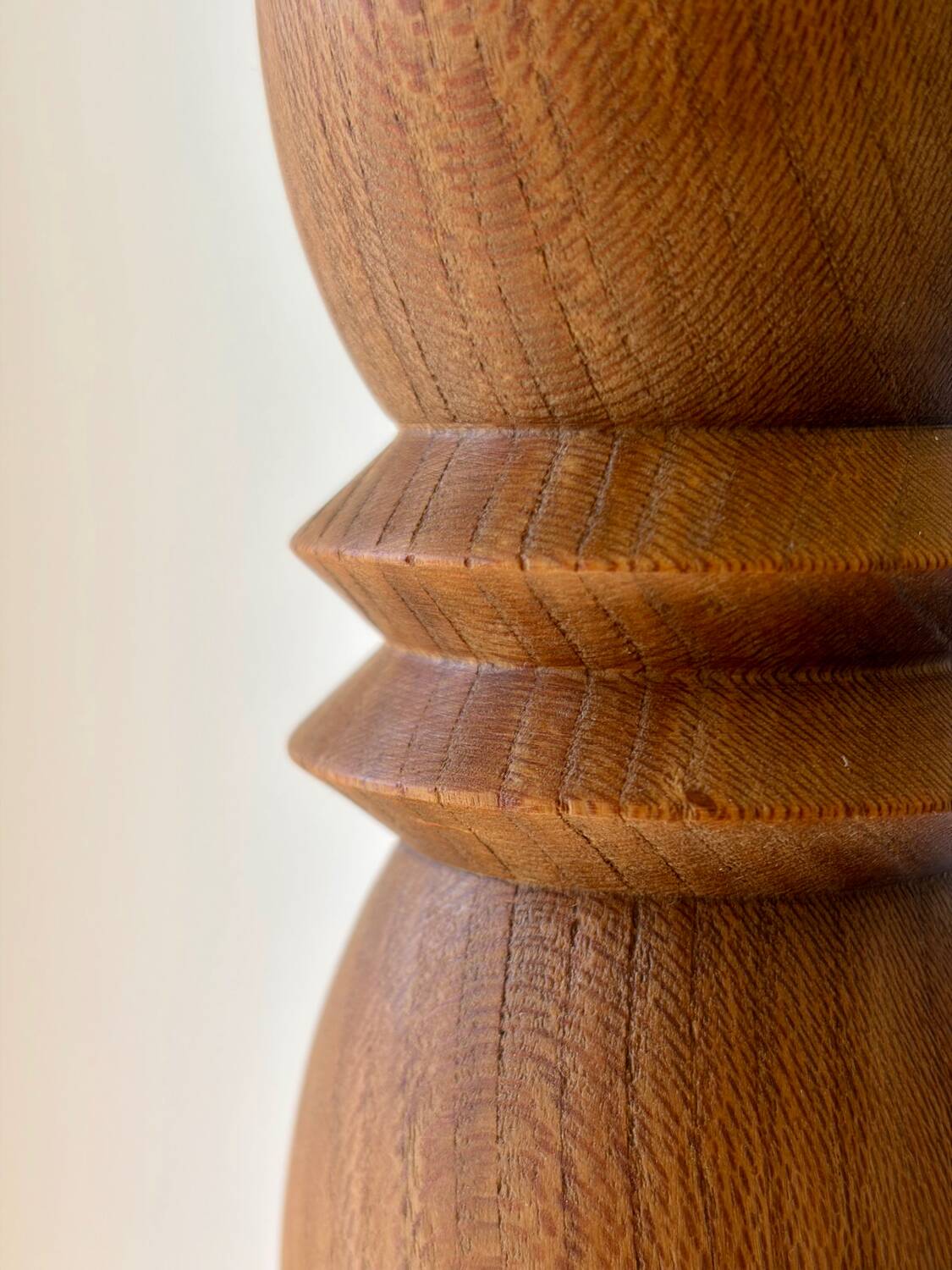 Lampadaire en bois tourné