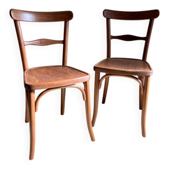 Paire de chaises bistrot en bois signées Thonet, années 1940