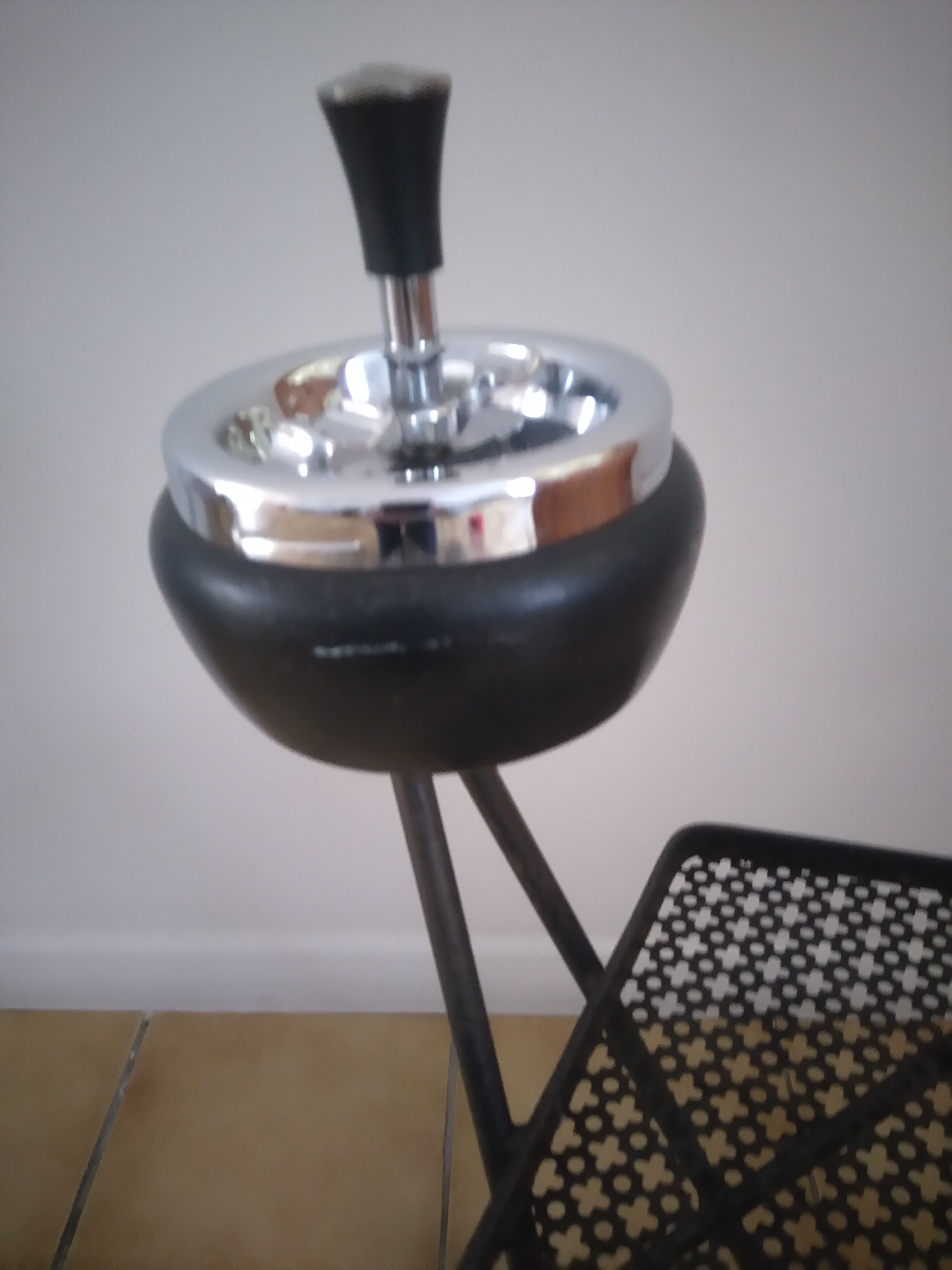 Ashtray on feet