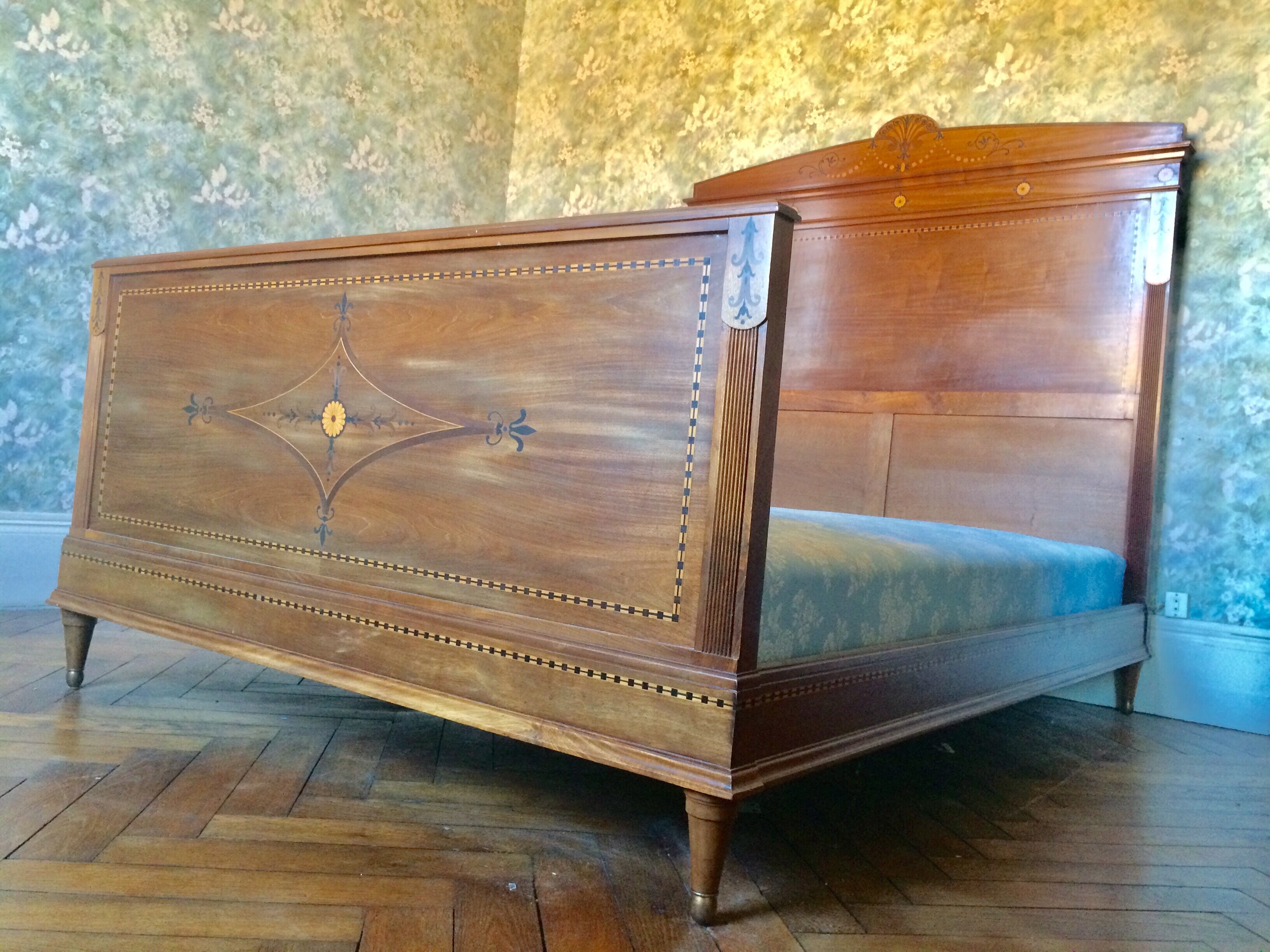 Bed frame double wood  inlay vintage