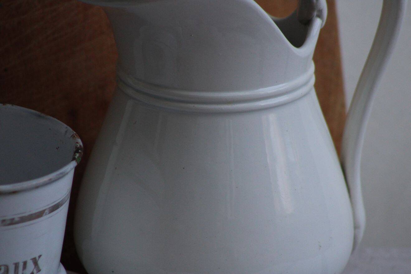 Ancien pichet en céramique