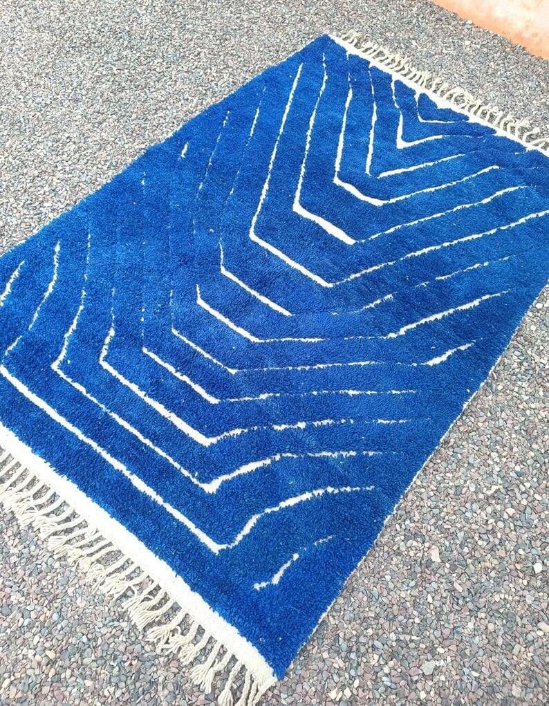 Tapis berbère beni ouraine sur commande traditionnelle taille 150/250 cm