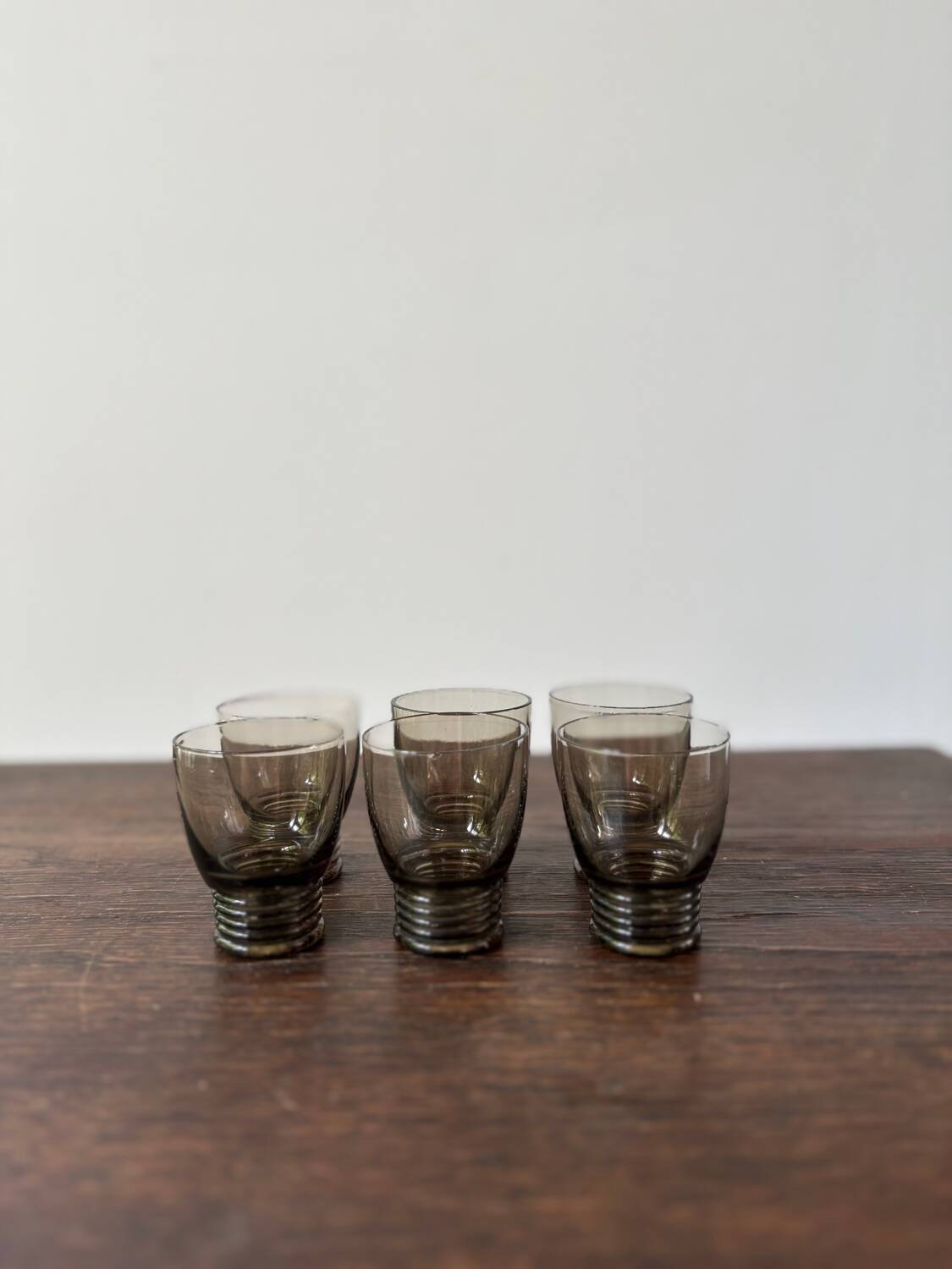 Set of 6 vintage 70s glasses with smoked grey ring feet