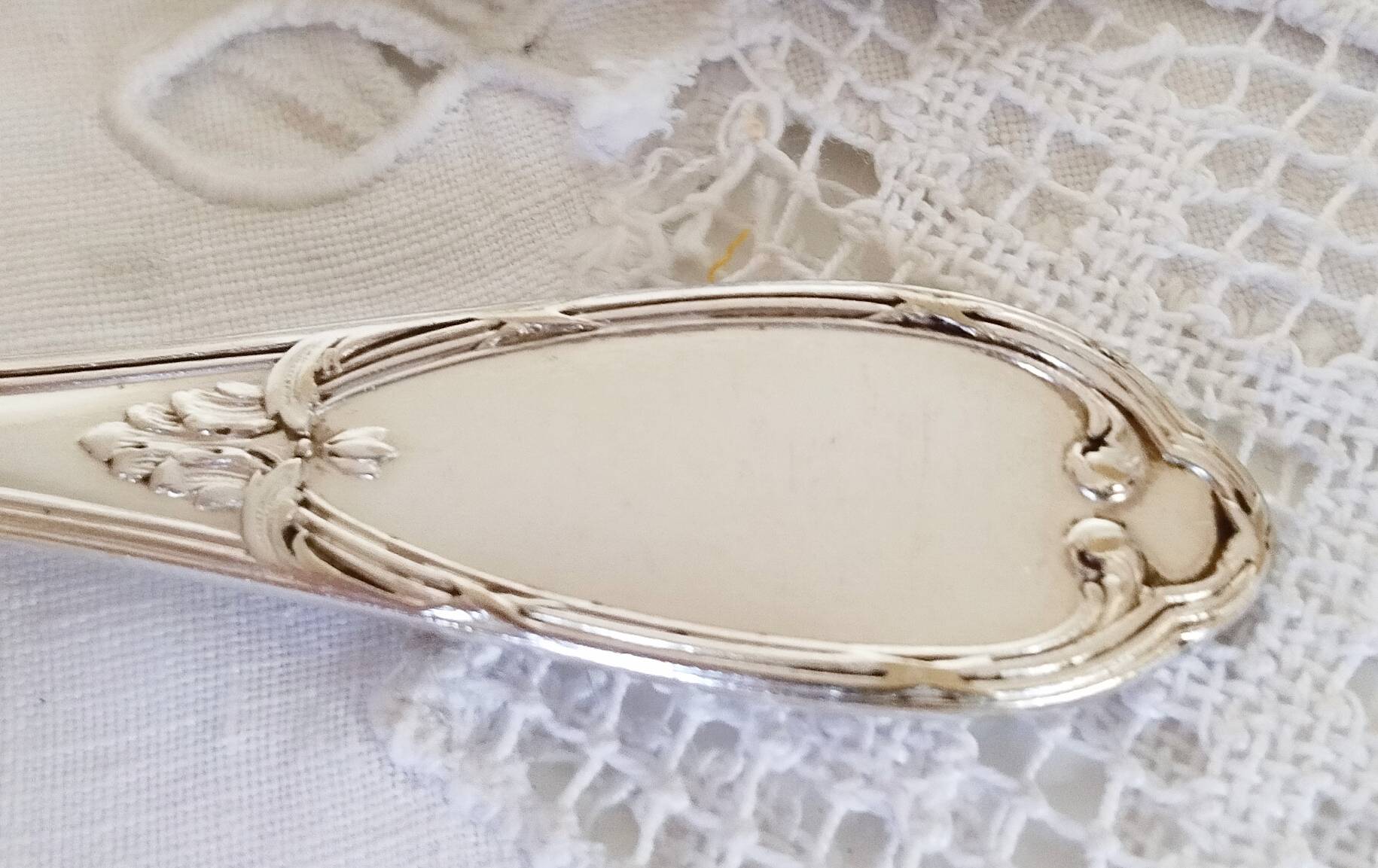 Dessert spoons, silver teaspoons, 18G