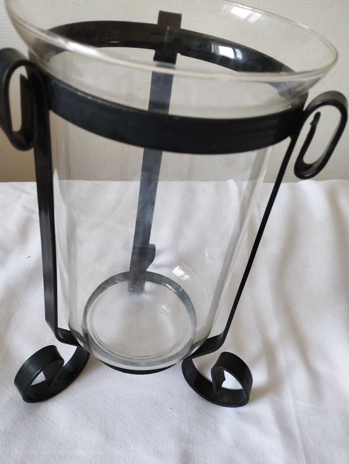 Glass vase with very encien wrought iron support