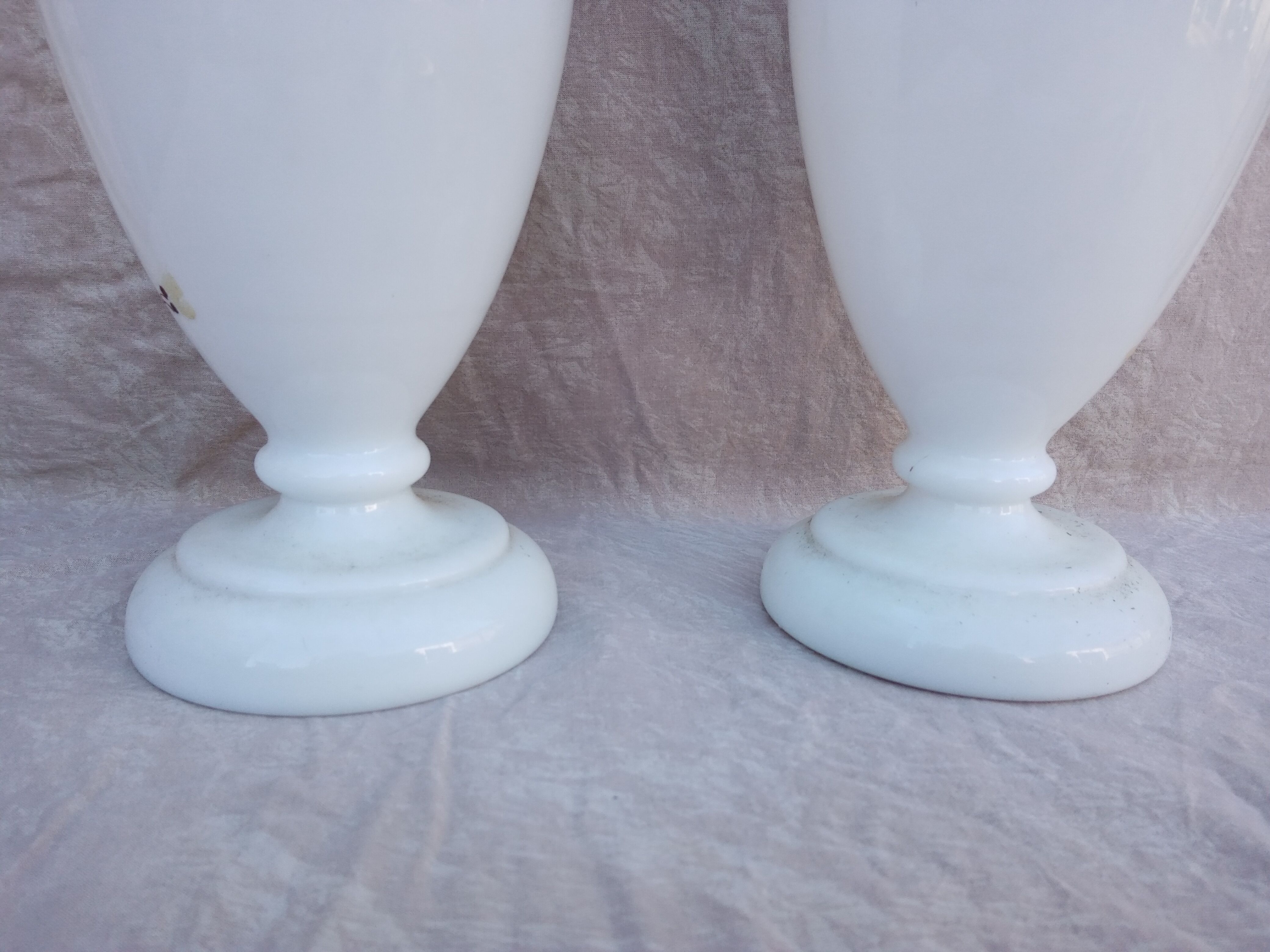Pair of vase in white opaline