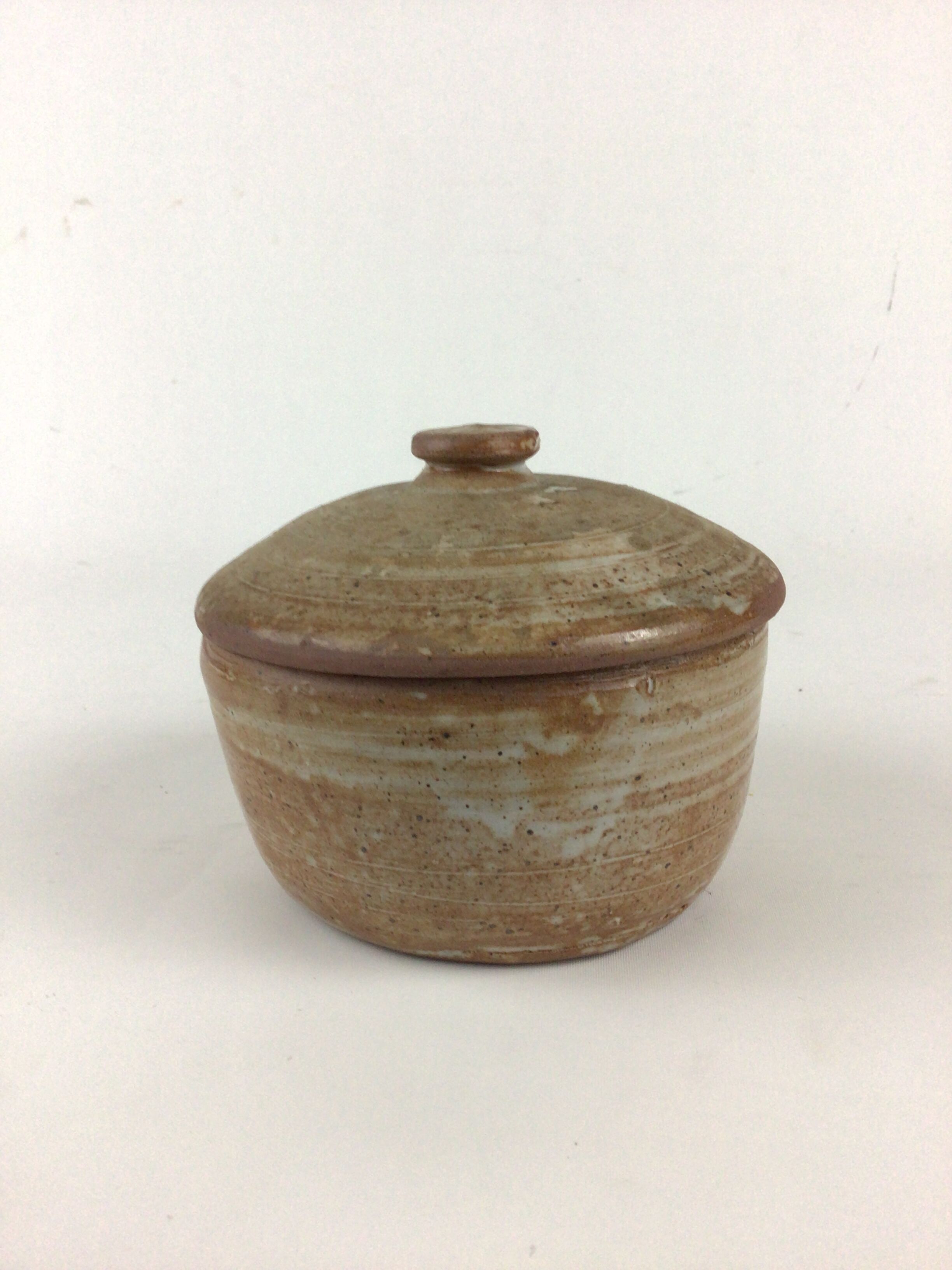 Sandstone salt box / pot of puisaye pierre lion
