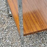 Desserte roulante design des années 70 en métal chromé et doubles plateaux placage formica bois