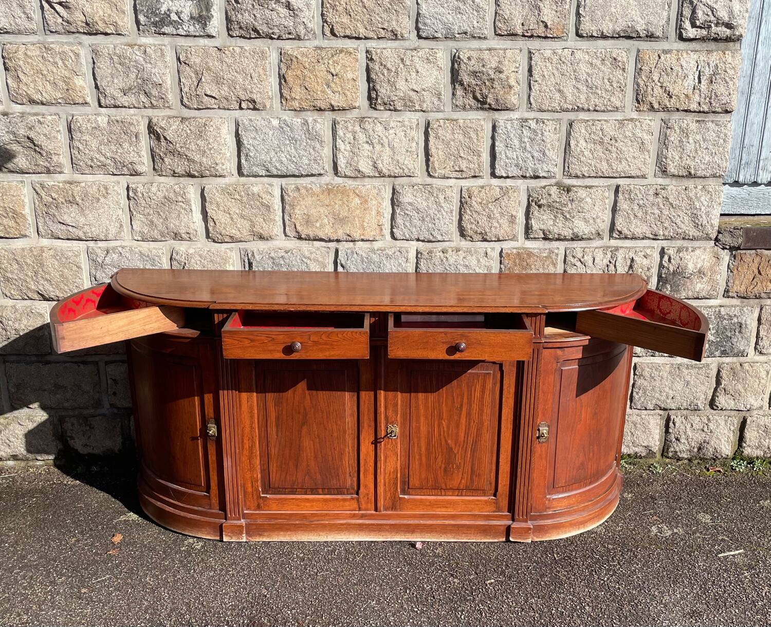 Sideboard in a half-moon shape