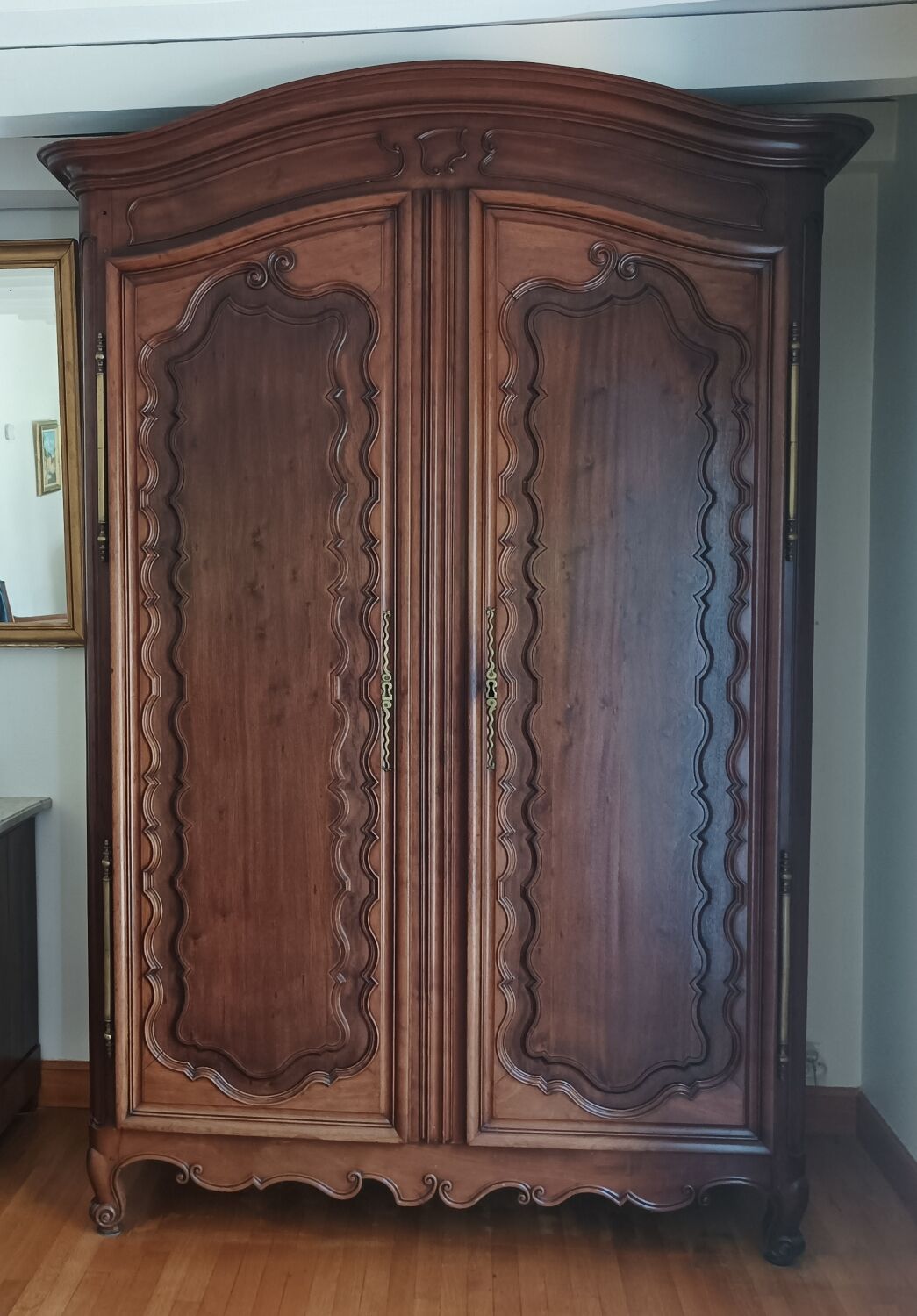 Mahogany port cabinet from Cuba solid