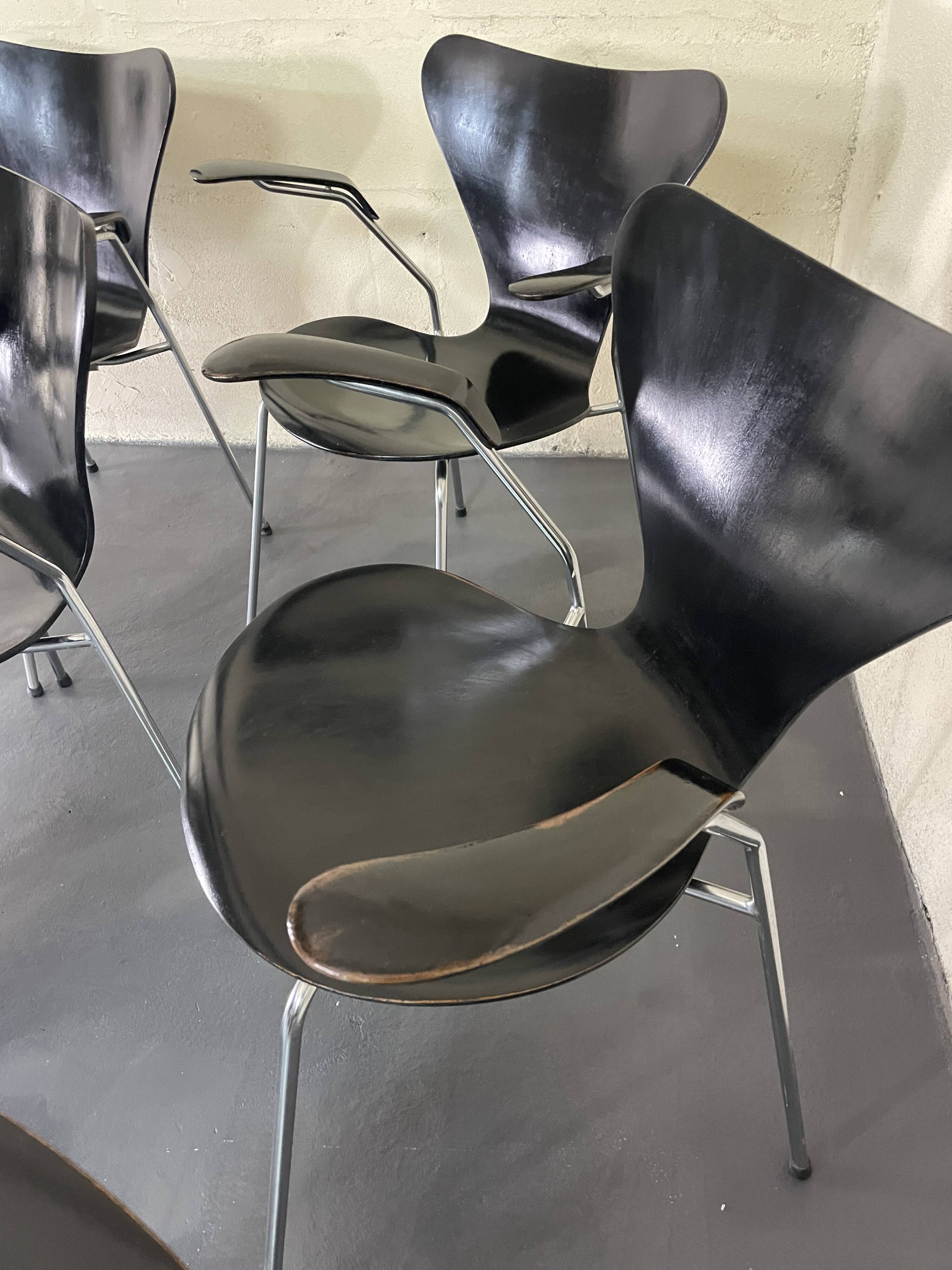 Fritz hansen & arne jacobsen (xxᵉ) – suite de 8 fauteuils en bois