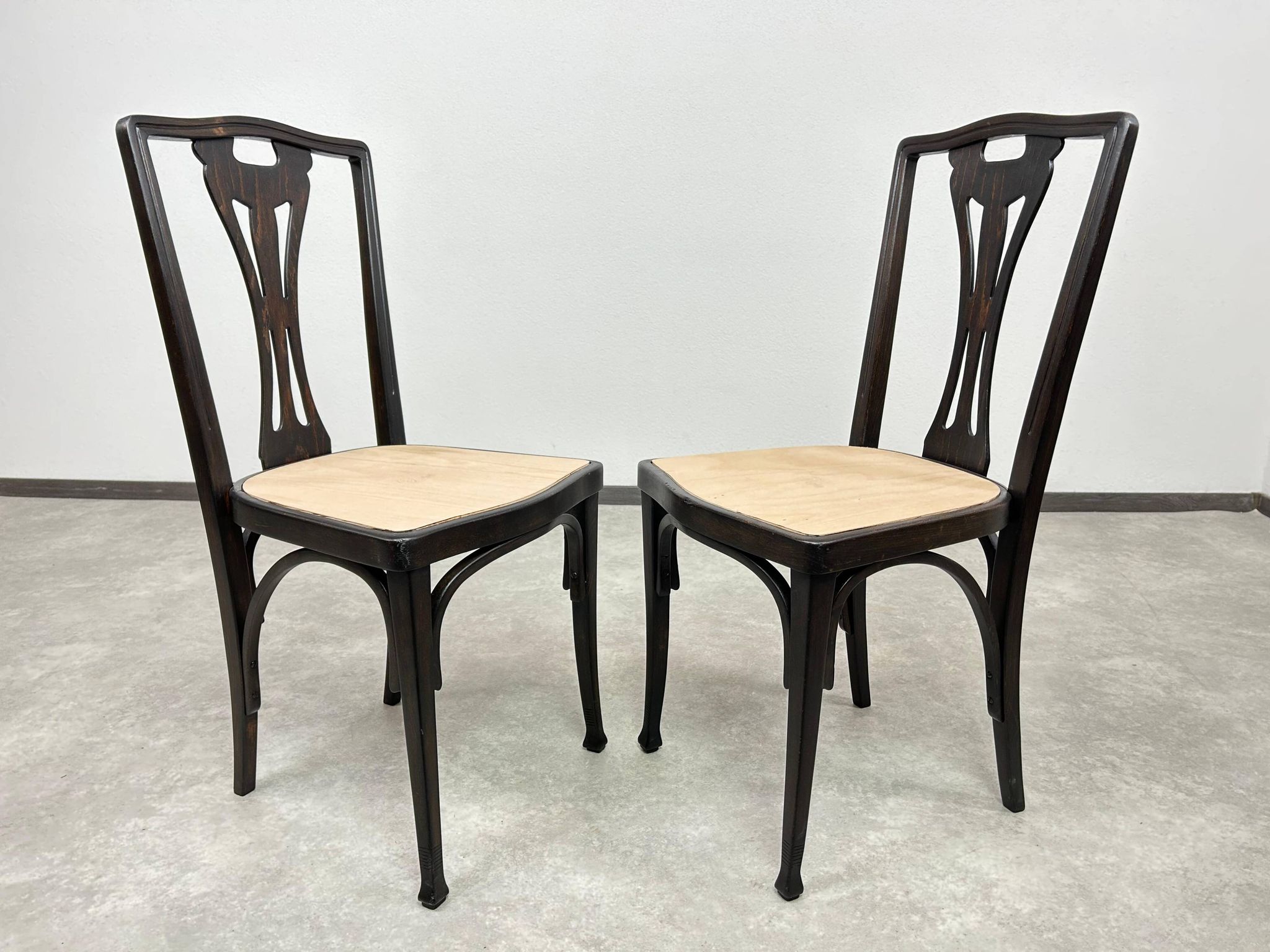 Set of 6 dining chairs no.319 by J&J Kohn
