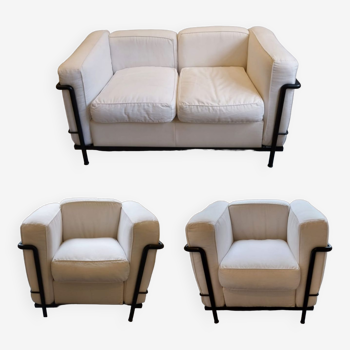 A sofa and two LC2 Cassina armchairs