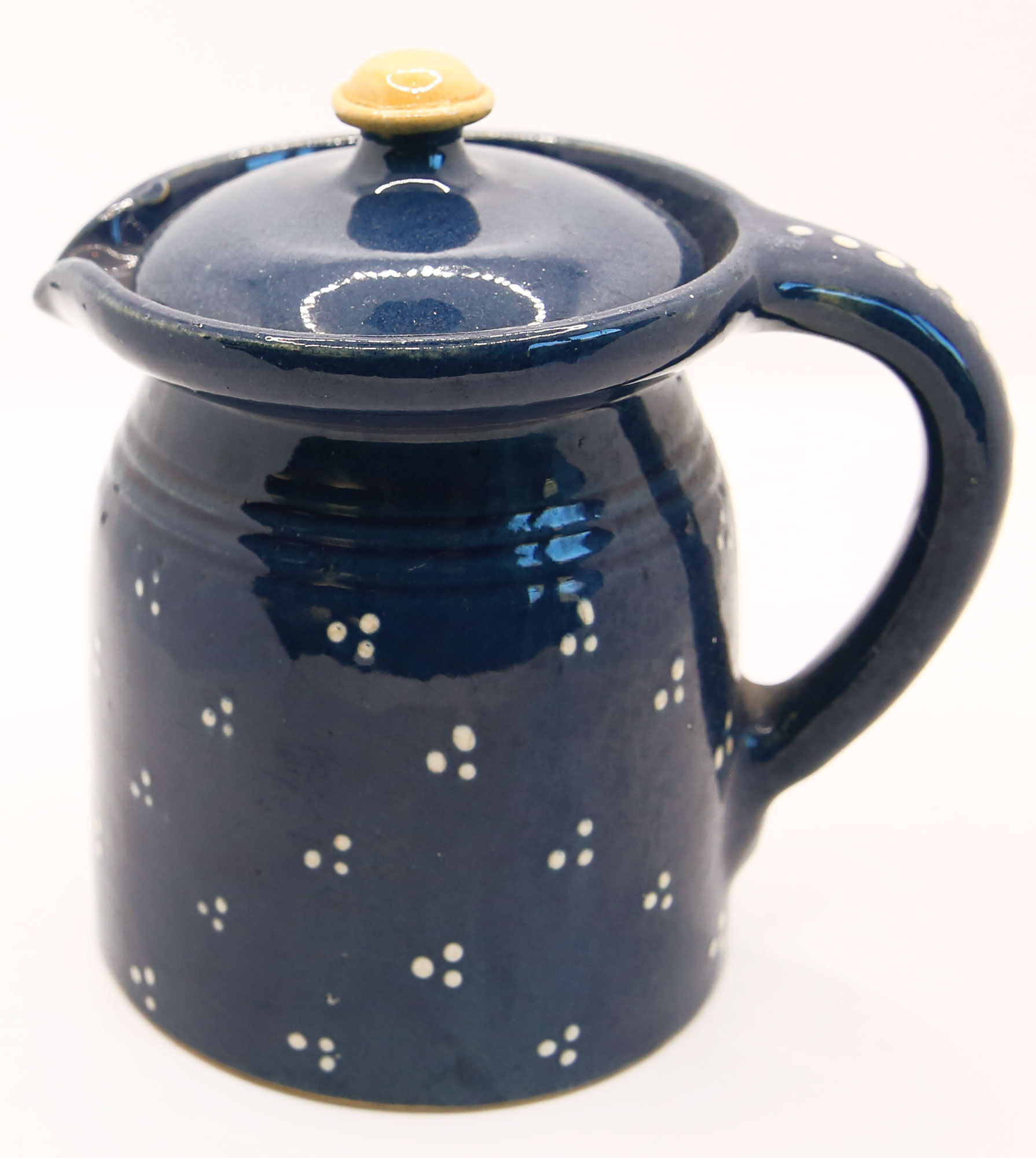 Pitcher and navy blue lid with off-white peas