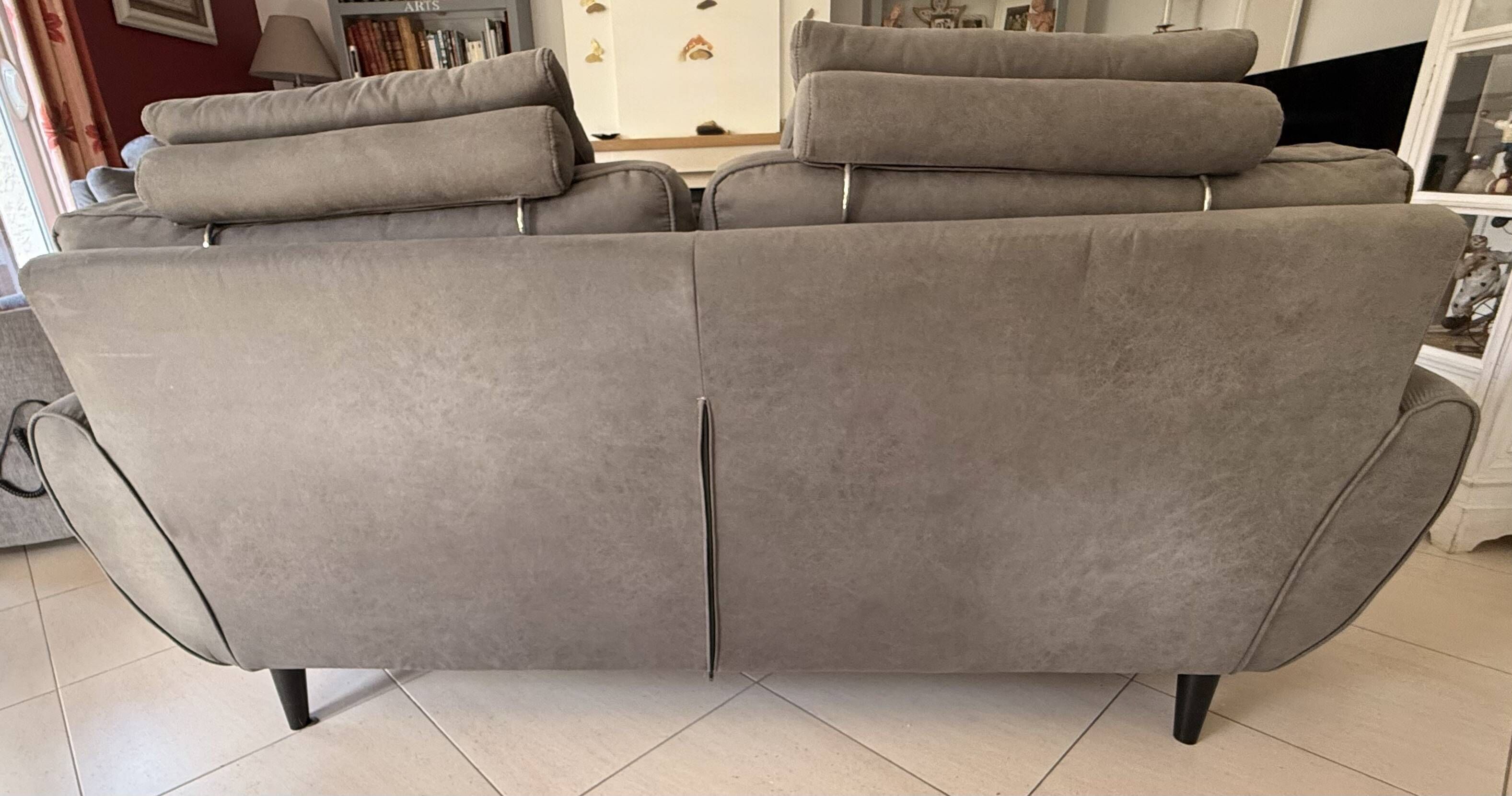 Canapé 3 places Poltroesofa gris très bon état modèle Dossolo