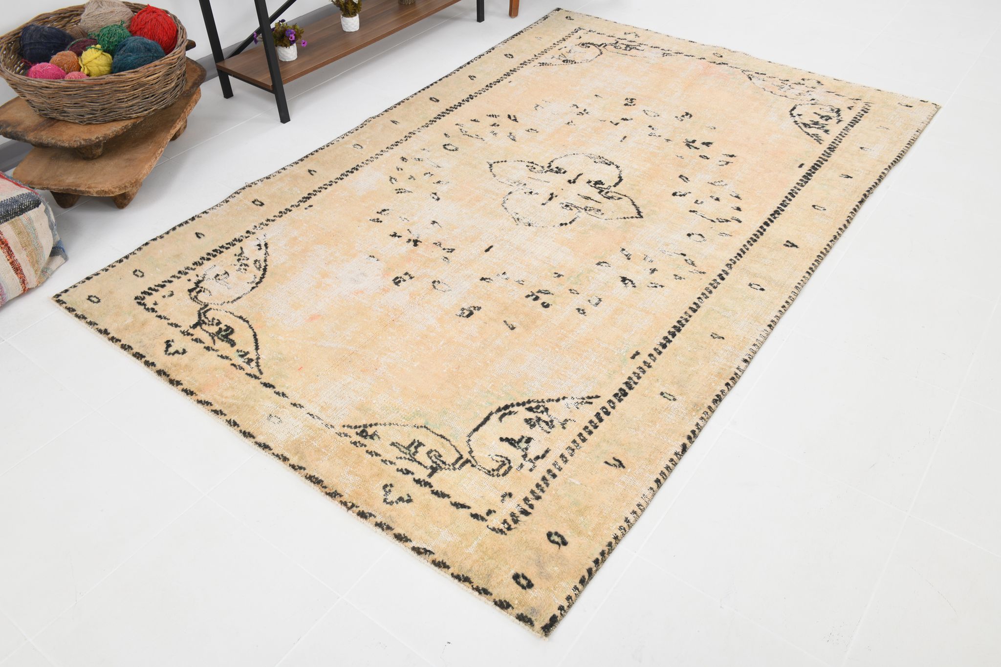 5x8 beige tones wool classic vintage rug 253x166cm