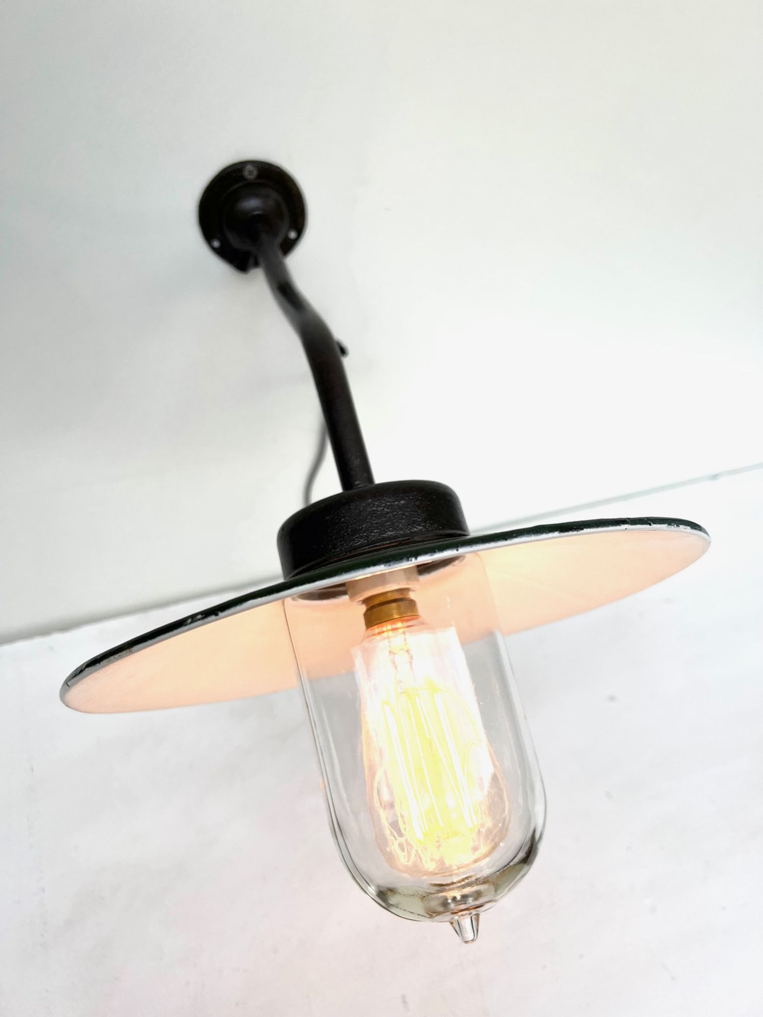Wall lamp COL de Cygne in cast steel, fully restored 1920 1930
