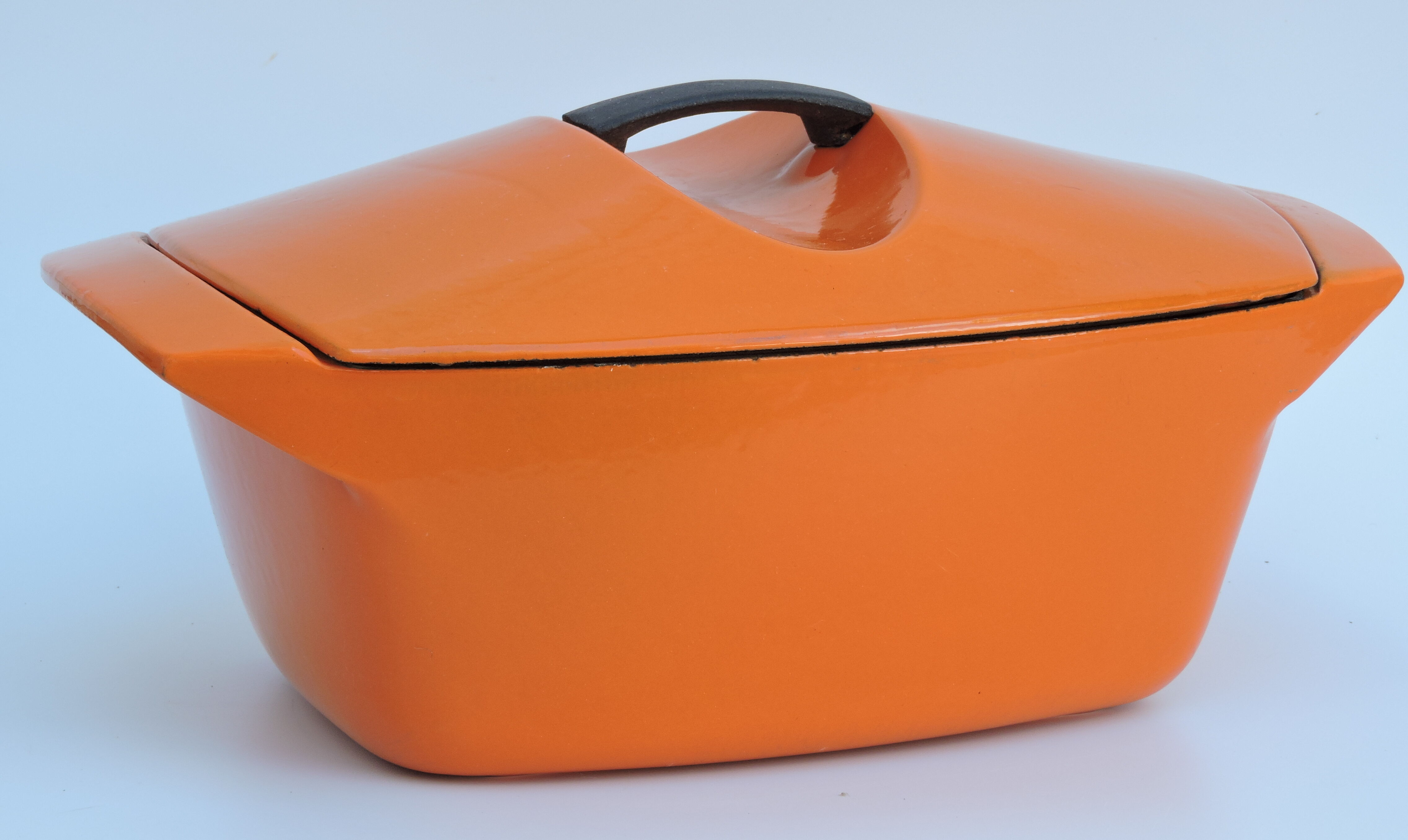 Enamelled cast iron casserole Le Creuset 4L5 designed by Raymond Loewy Vintage