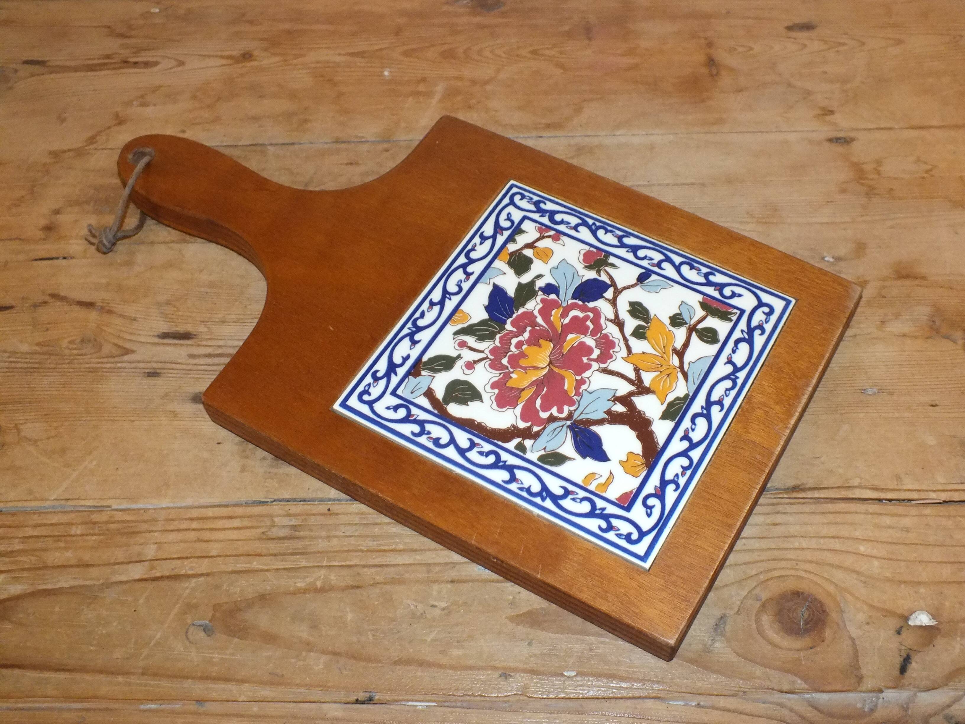Large wooden and earthenware cutting board from Gien, Pivoines model