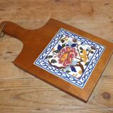 Large wooden and earthenware cutting board from Gien, Pivoines model