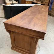 Oak counter from the early 20th century.