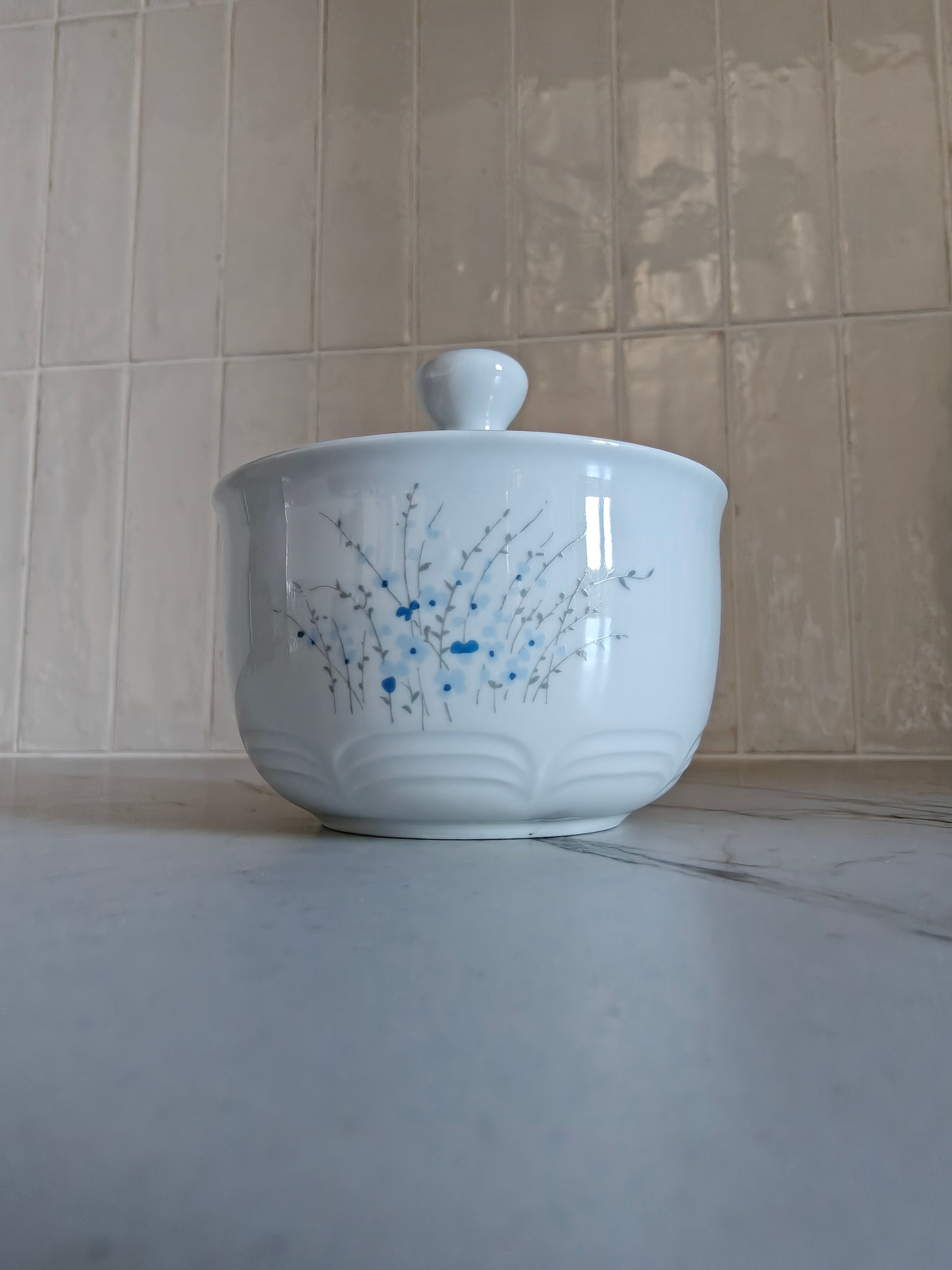 Sugar bowl
