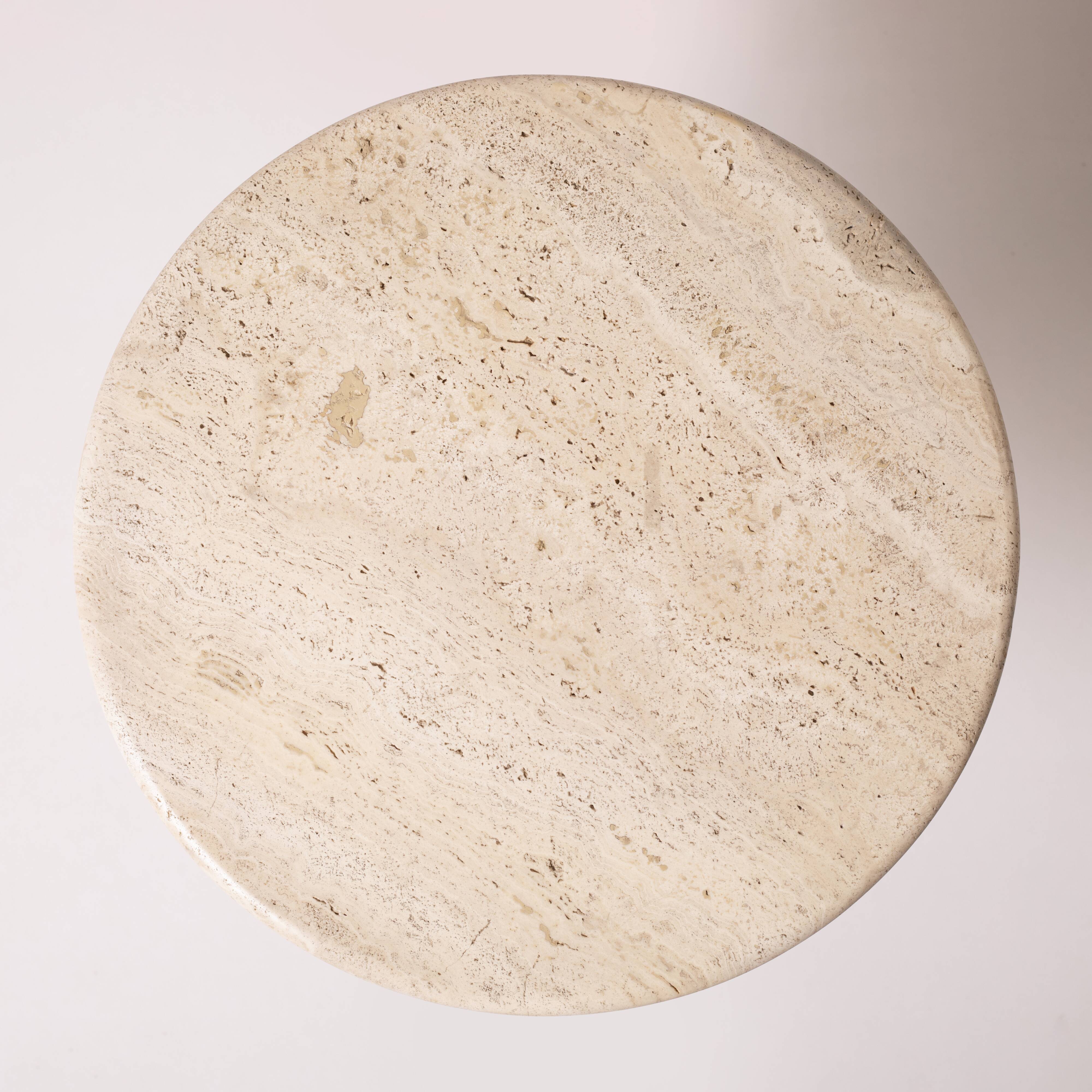 Table d'appoint/table basse ronde postmoderne en travertin, Italie, années 1980