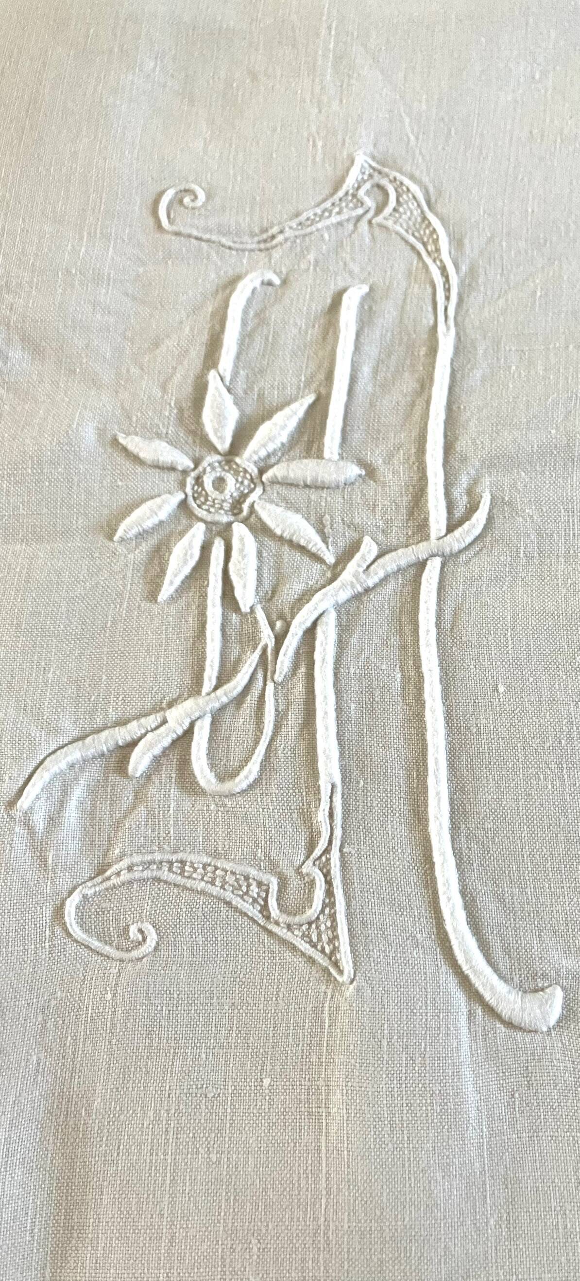 Sublime drap en lin dentelles broderies et monogramme