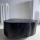 Table basse noire en bois massif
