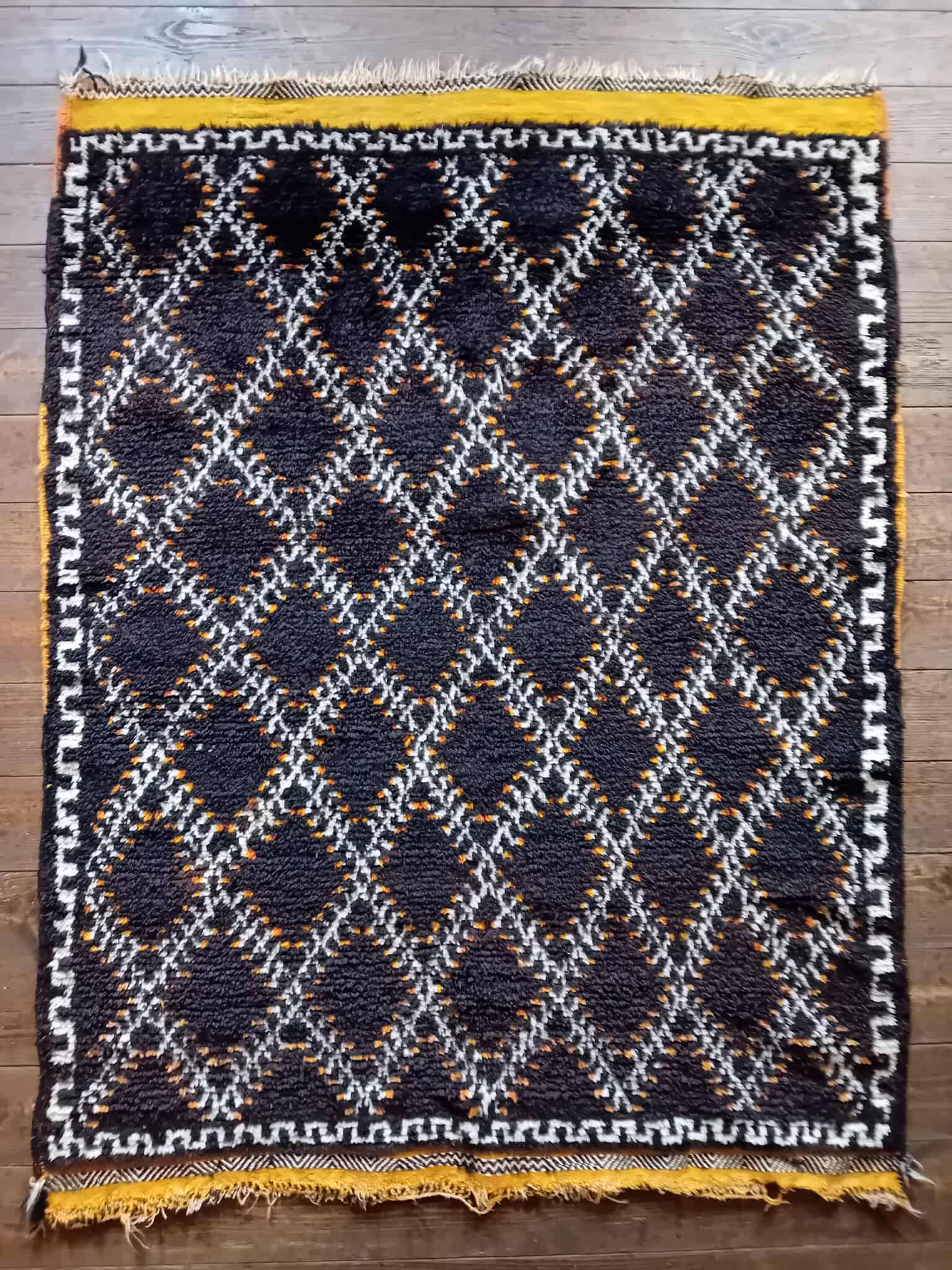 Handmade Berber Taznakht rug 140x109cm