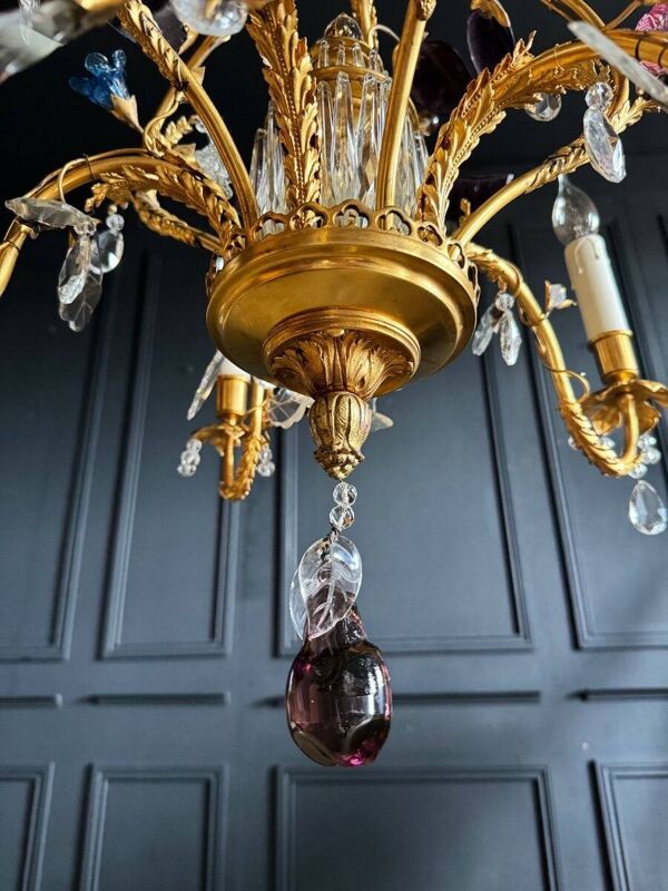 Lustre pagode de la Maison Baguès en bronze doré à décor de fleurs et de fruits en verre - XXe