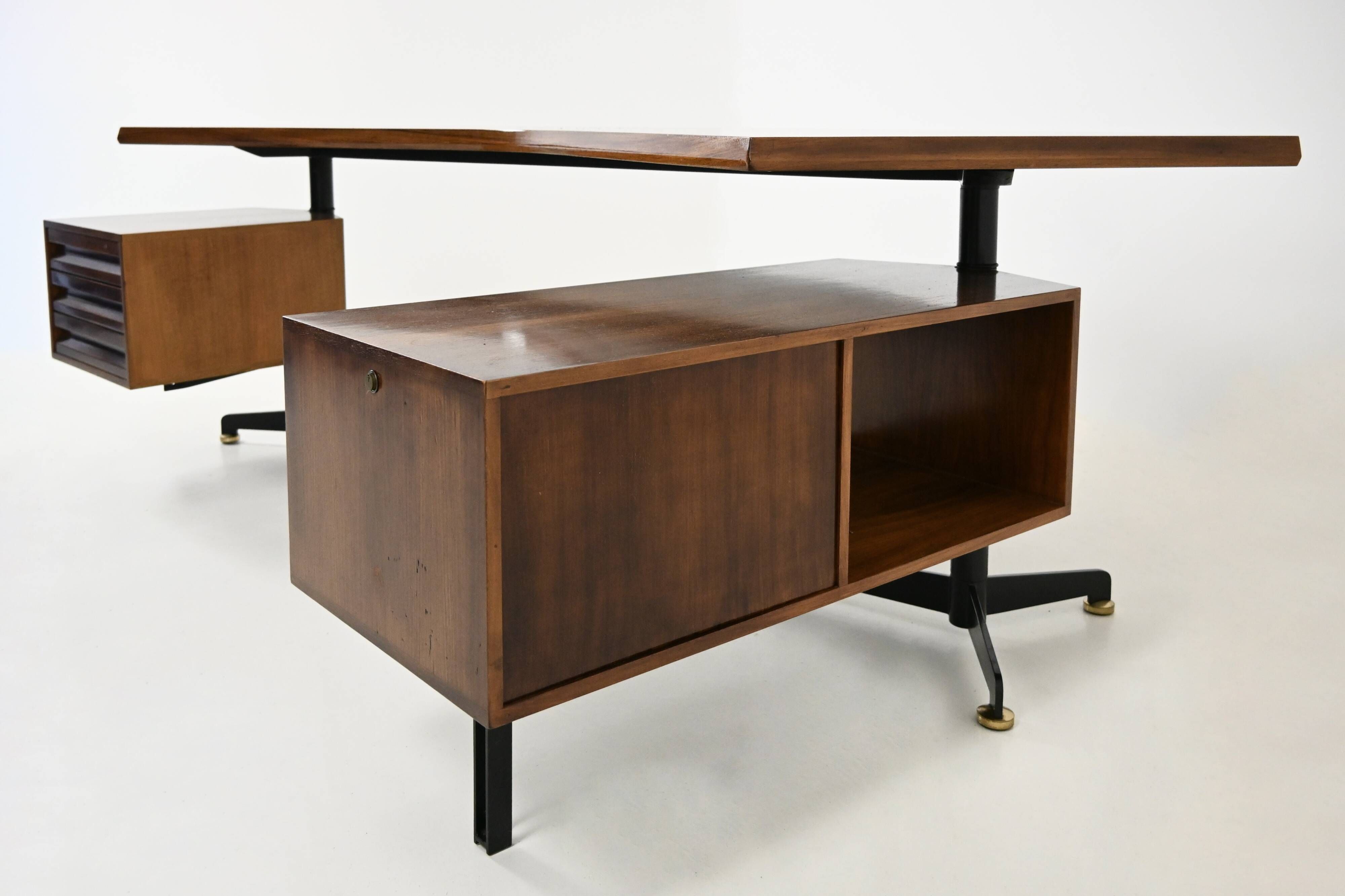 T96 "Boomerang" desk by Osvaldo Borsani for Tecno, 1960s