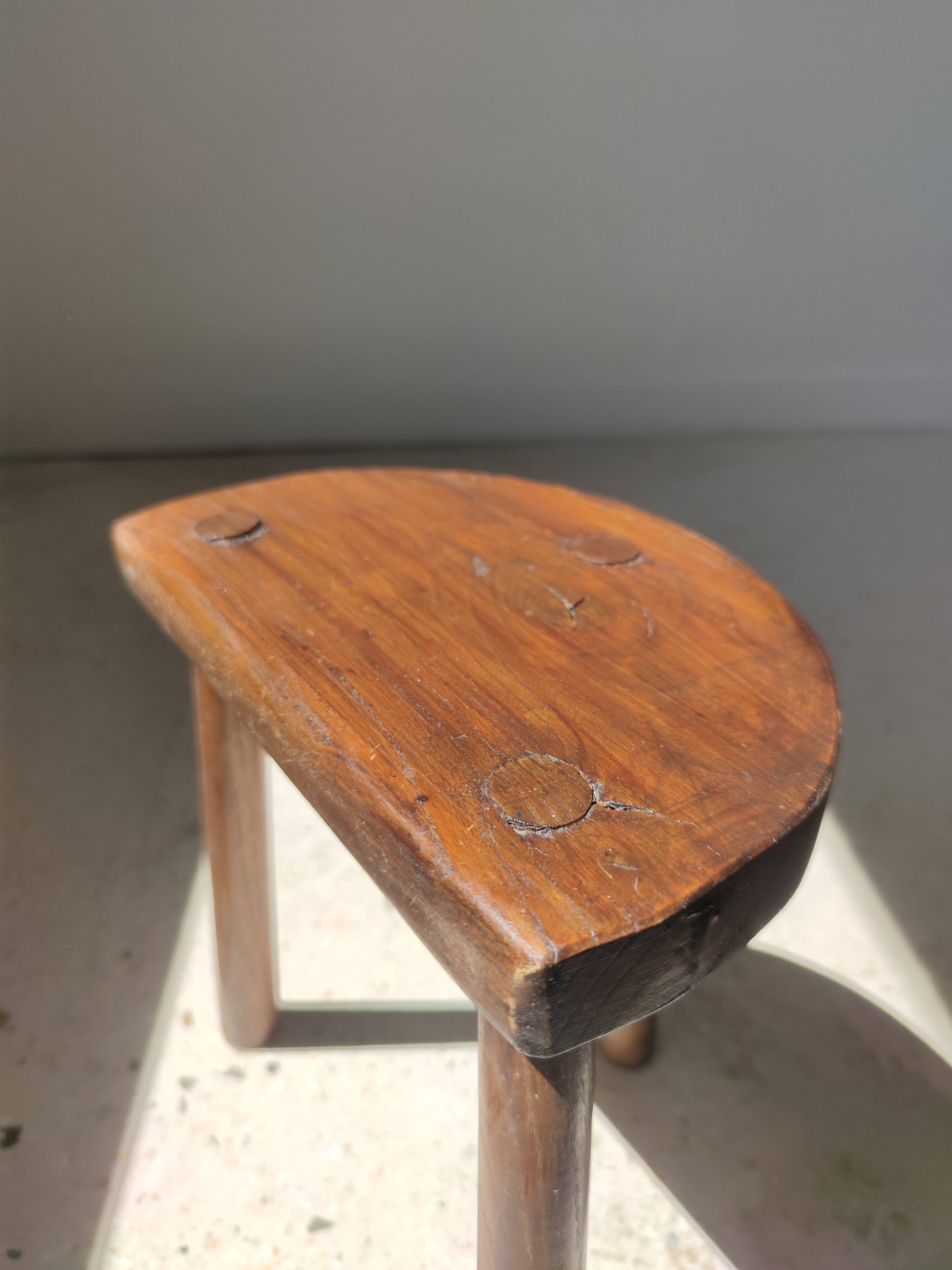 Stool in solid wood tripod seat half-moon