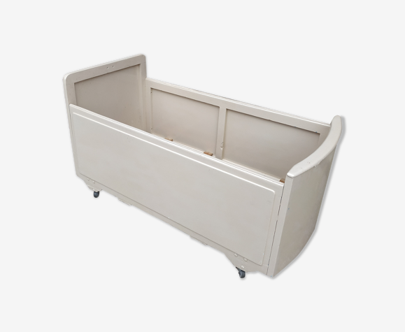 Lit d'enfant en bois