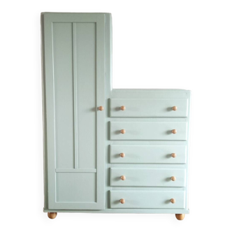 Asymmetrical wardrobe