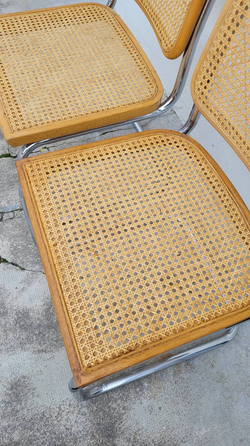 Paire de chaises Marcel Breuer modèle B32 signé Italy.
