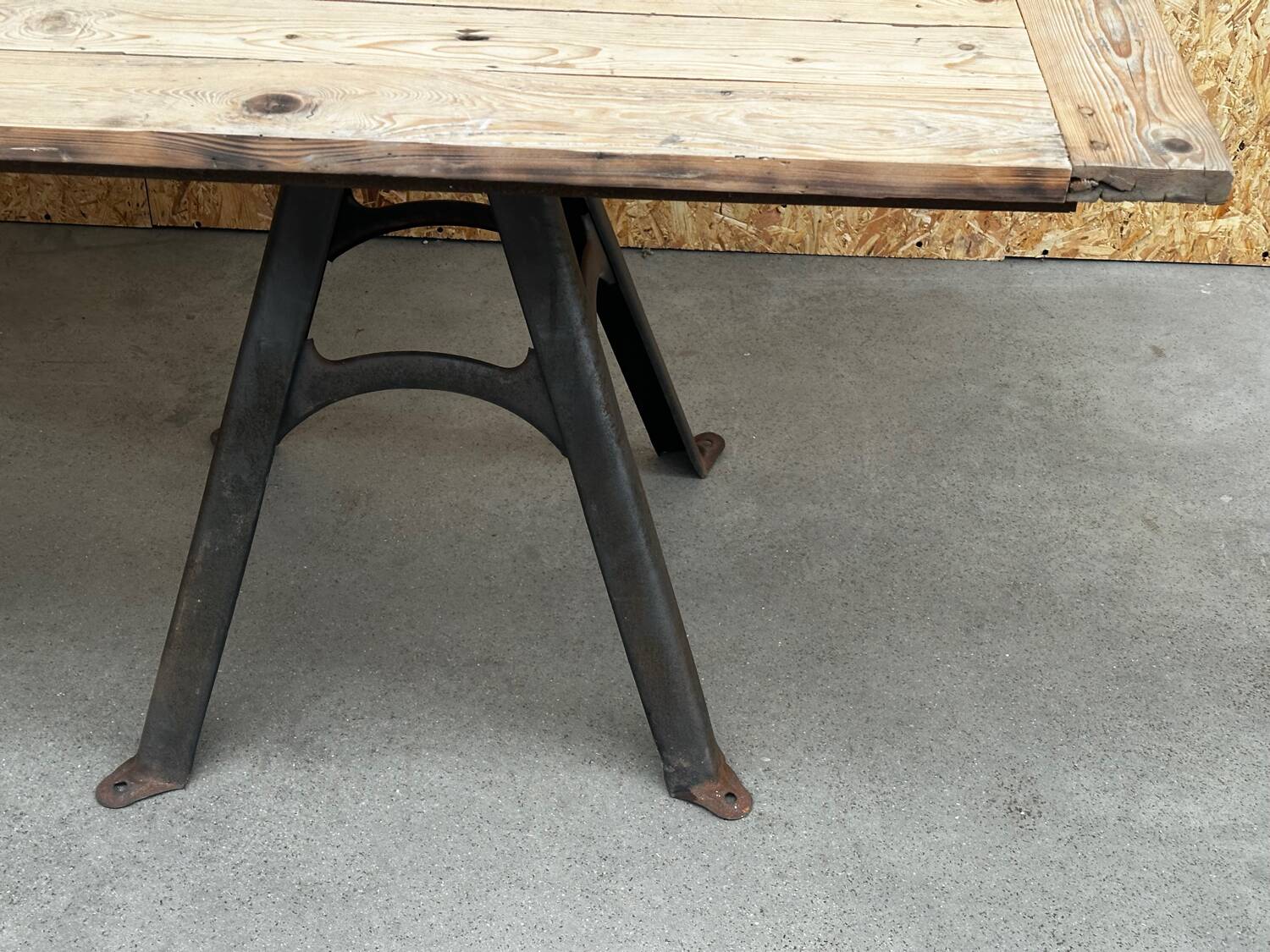 Large table for 10 people - 3m long - antique top / industrial legs