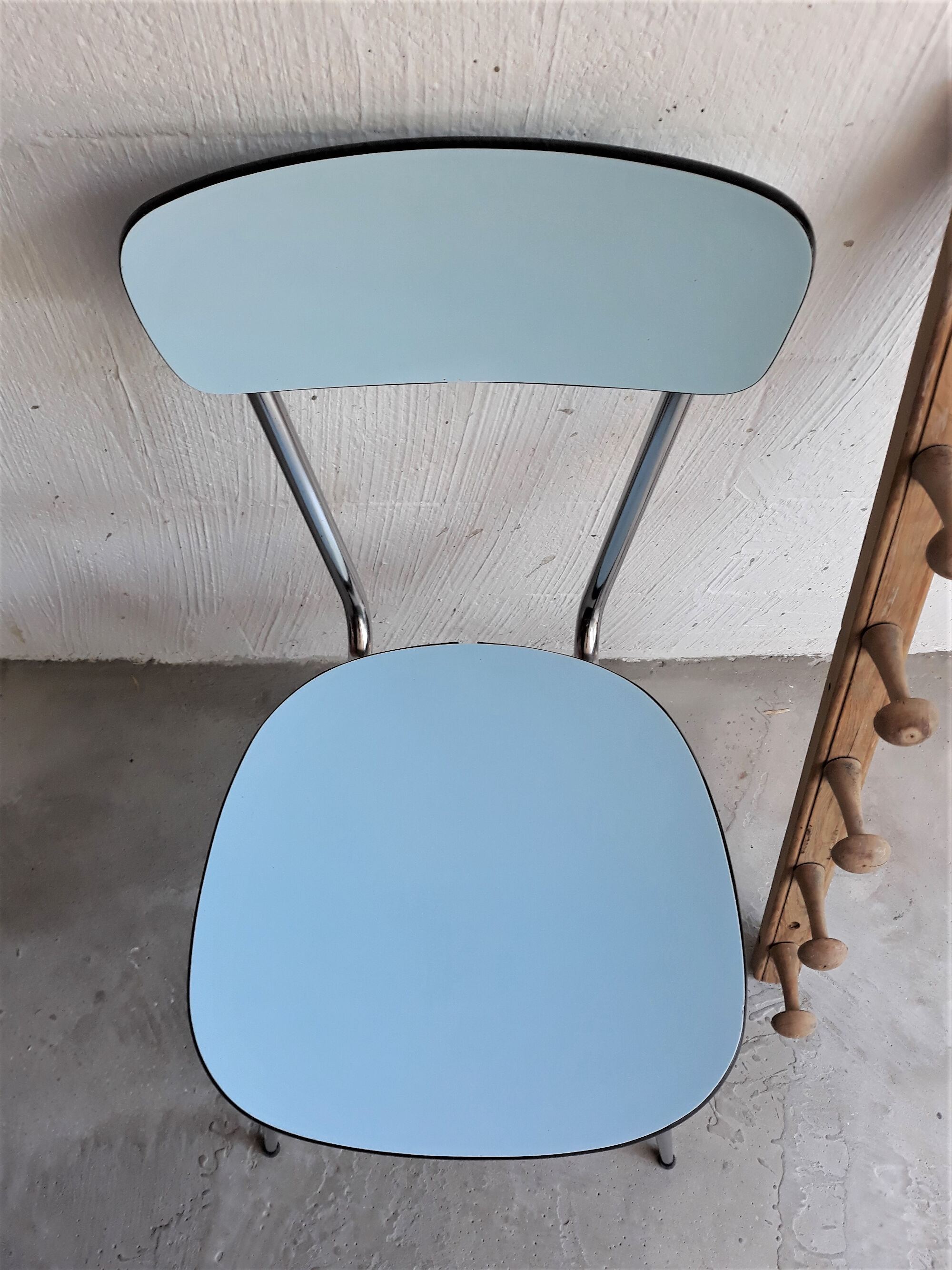 Chaise formica bleue