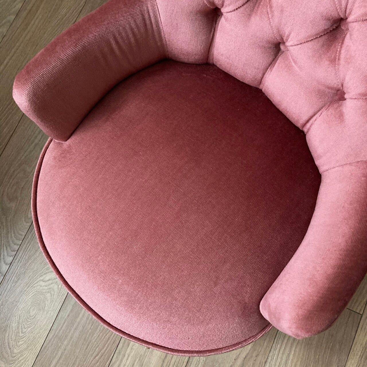 Pink toad armchair