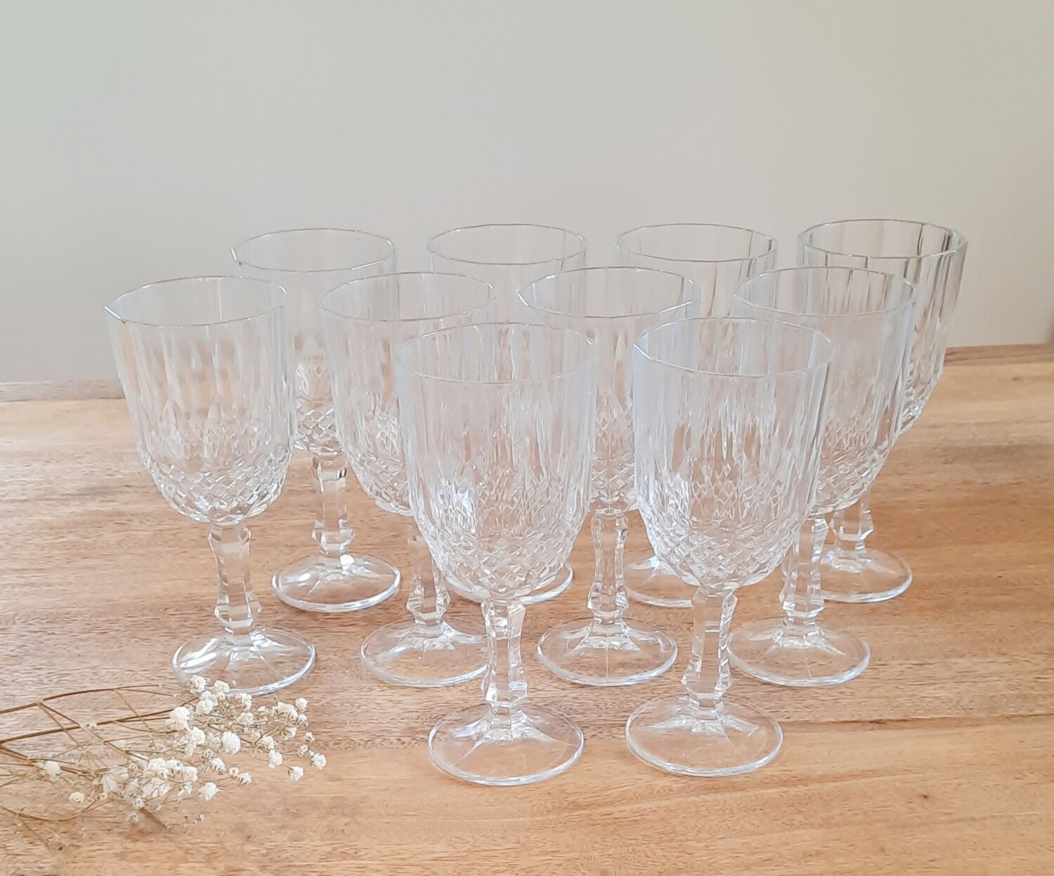 Stemmed glass chiseled glasses