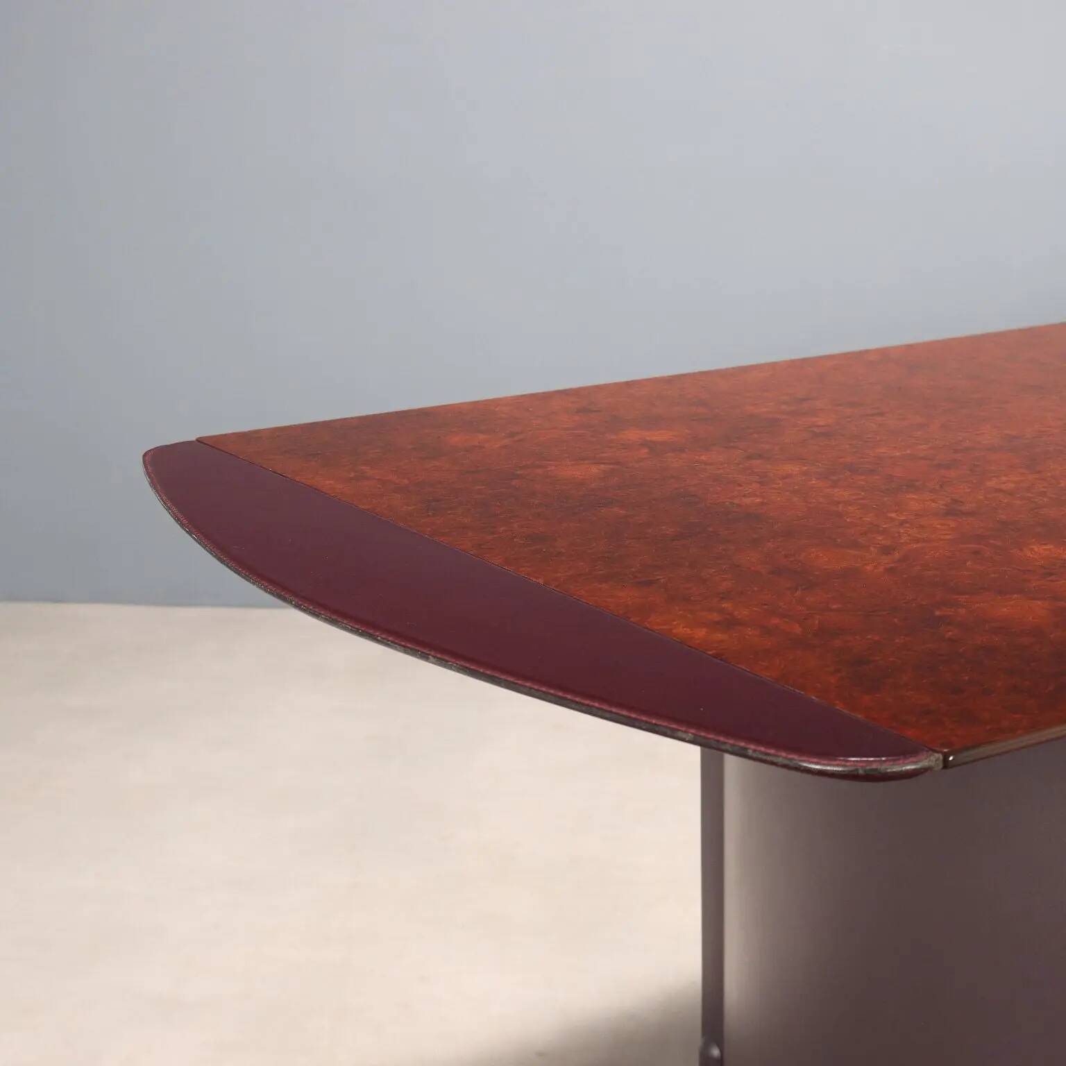 Table de bureau vintage en placage de loupe, design, Italie, années 1980
