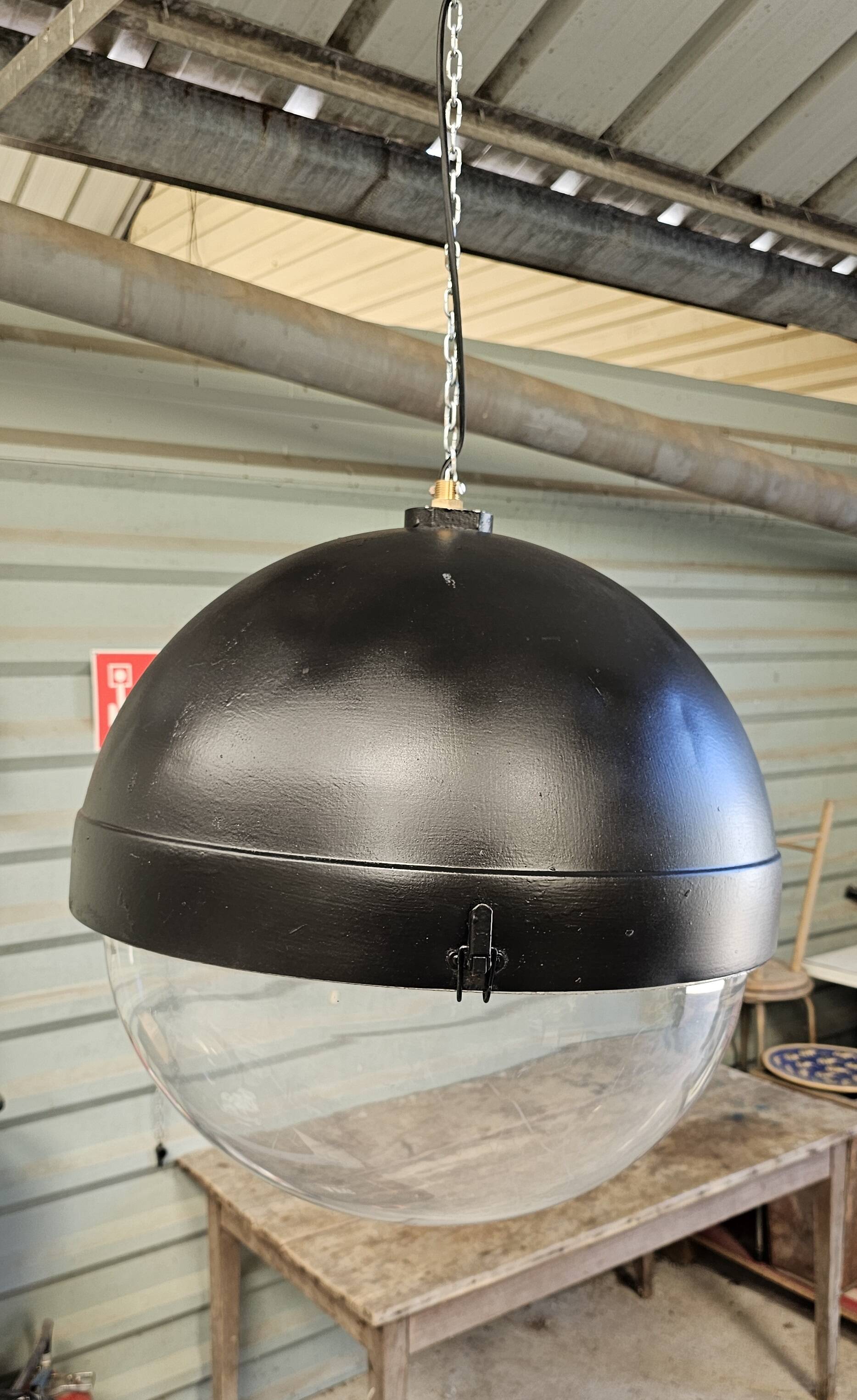 Old lantern - public lighting suspension of the city of Paris