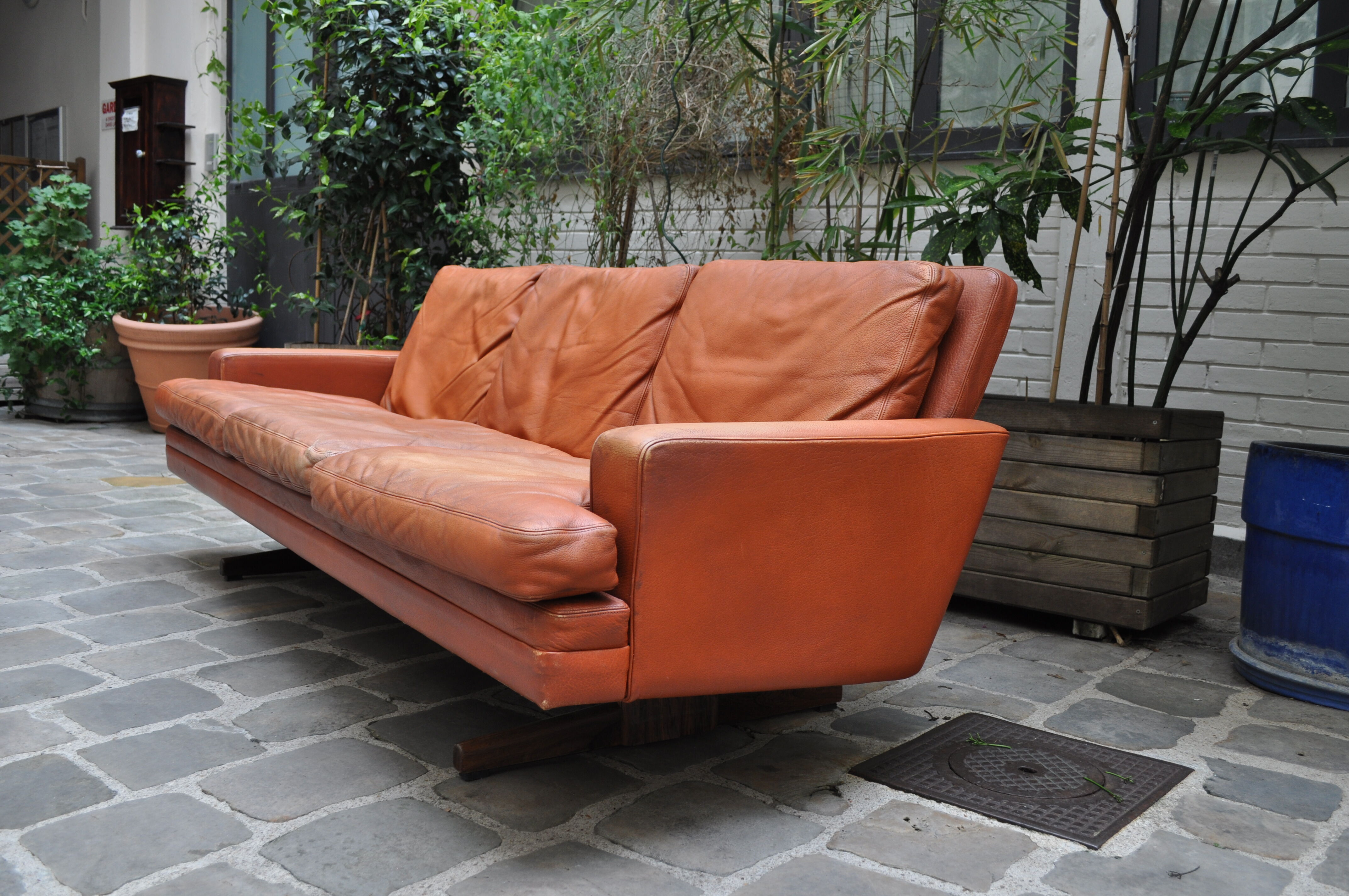 Scandinavian leather and rosewood sofa Fredrik Kayser 1965, 3 places