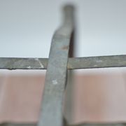 Bottle holder with 4 slots in galvanized zinc with wooden handles