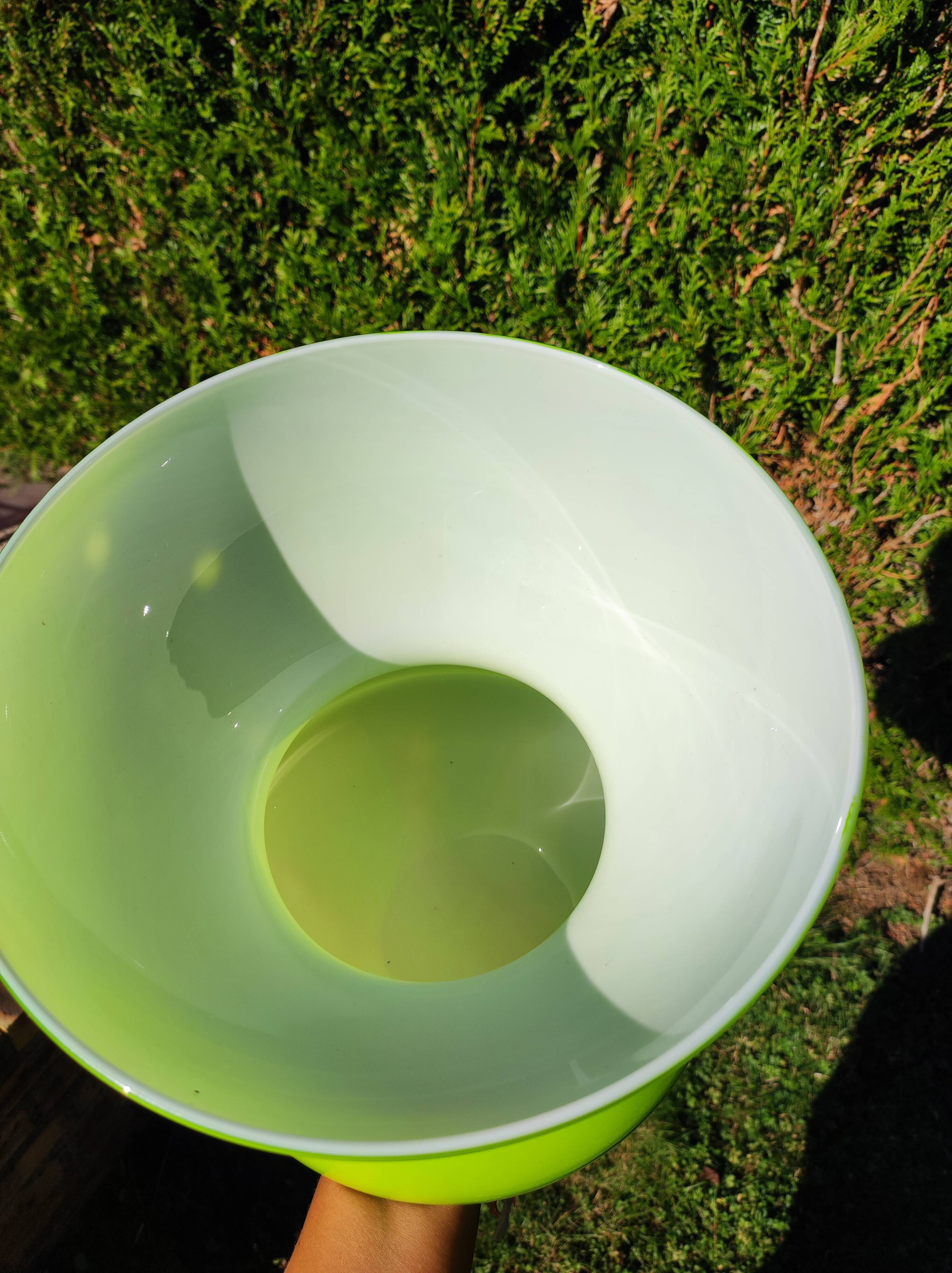 Diabolo vase in green glass Anne Nilsson limited series IKEA Selency