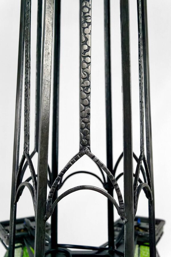 Important lustre en fer forgé, Art Deco Gothique, France, Circa 1920