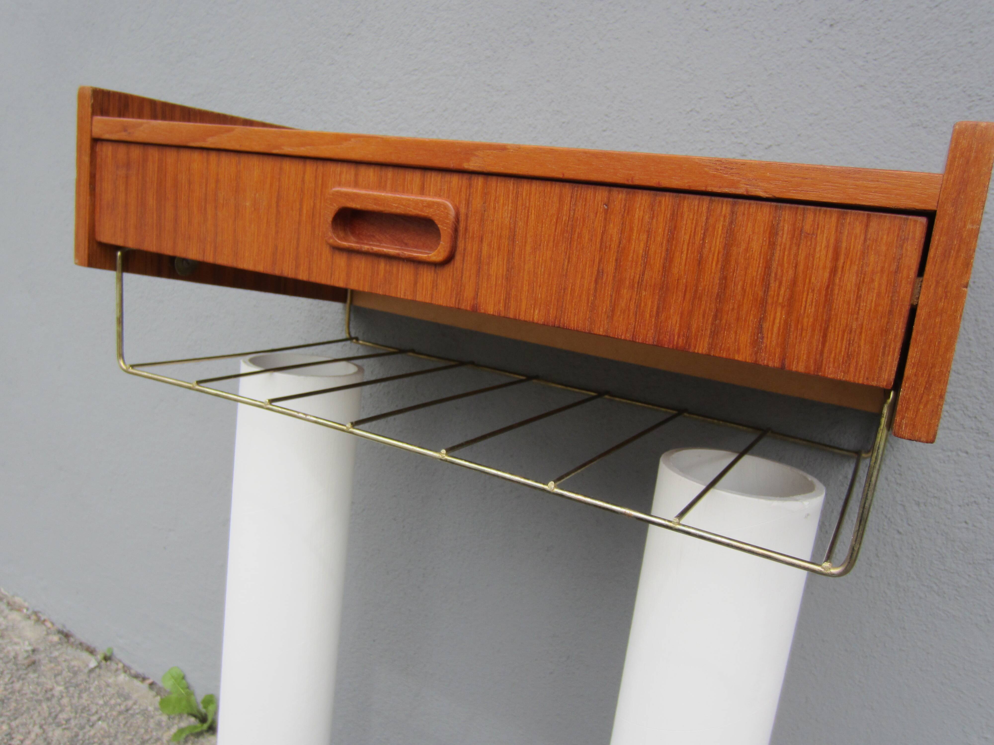 Scandinavian wall shelf with drawer