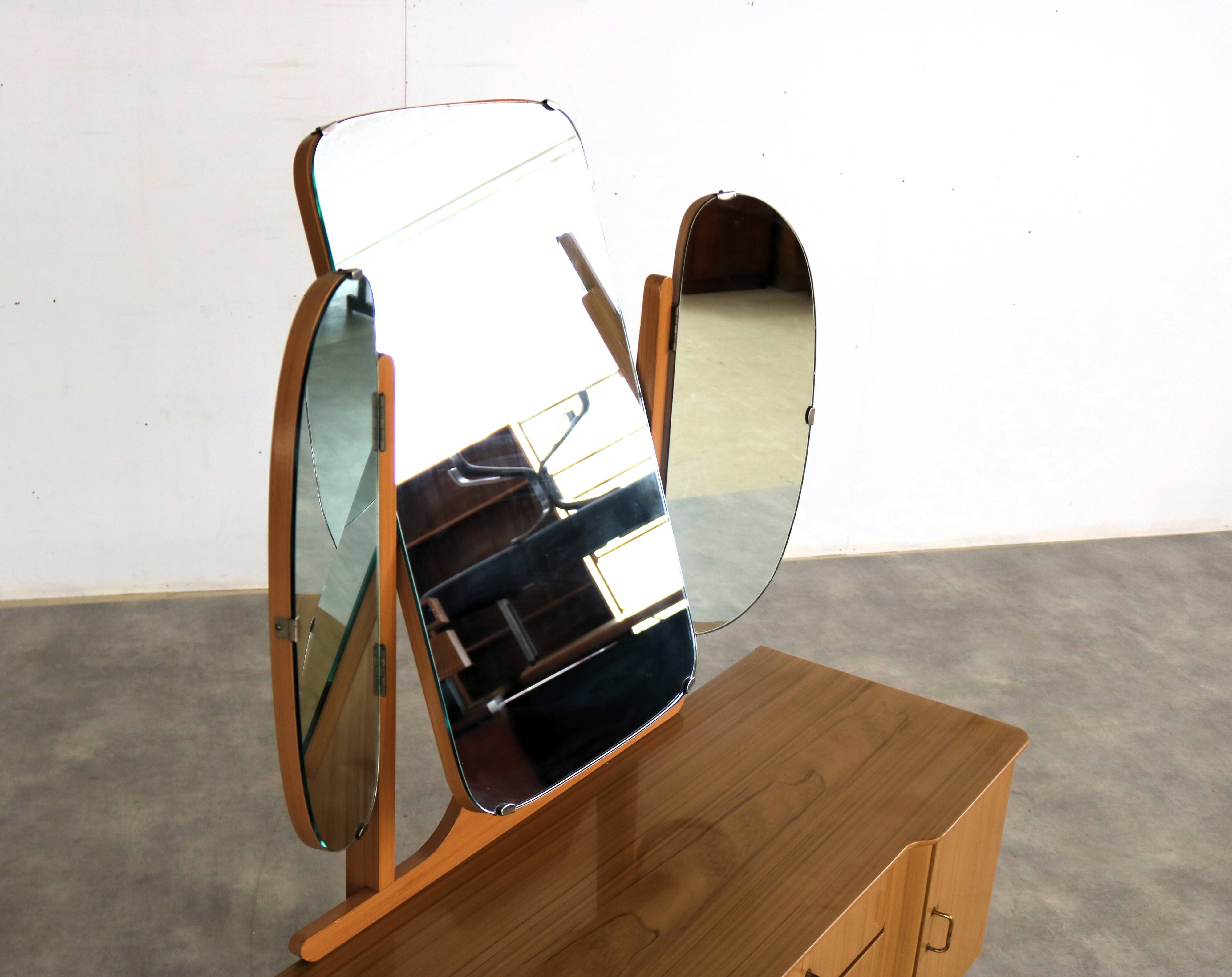 Coiffeuse en bois, laiton et verre, Suède années 1960
