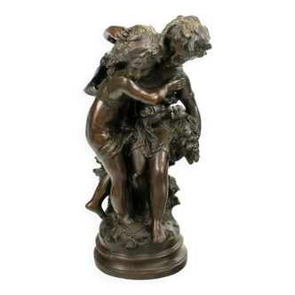 Statue En Bronze De Deux Enfants Portant Un Bouquet De Fleur, Signé Auguste Moreau (1834-1917)