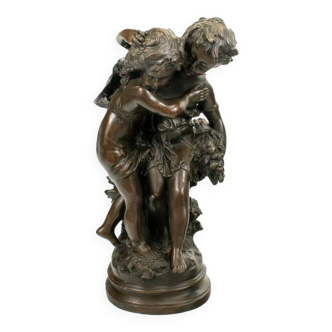 Bronze statue of two children carrying a bouquet of flowers, signed Auguste Moreau (1834-1917)